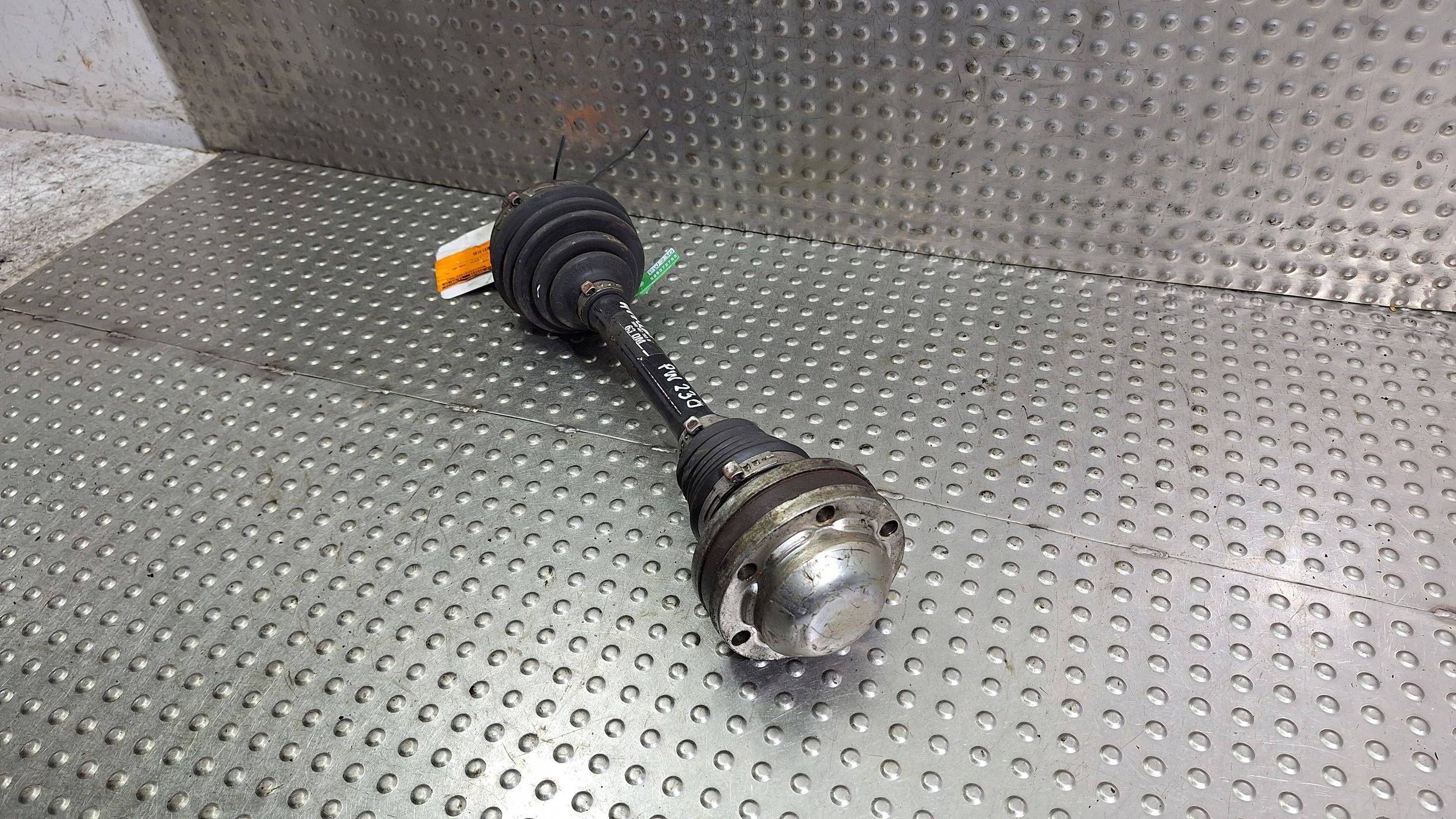 semi-axis left front 5N0407763D VW TIGUAN and Q3 8U 1.4TSI