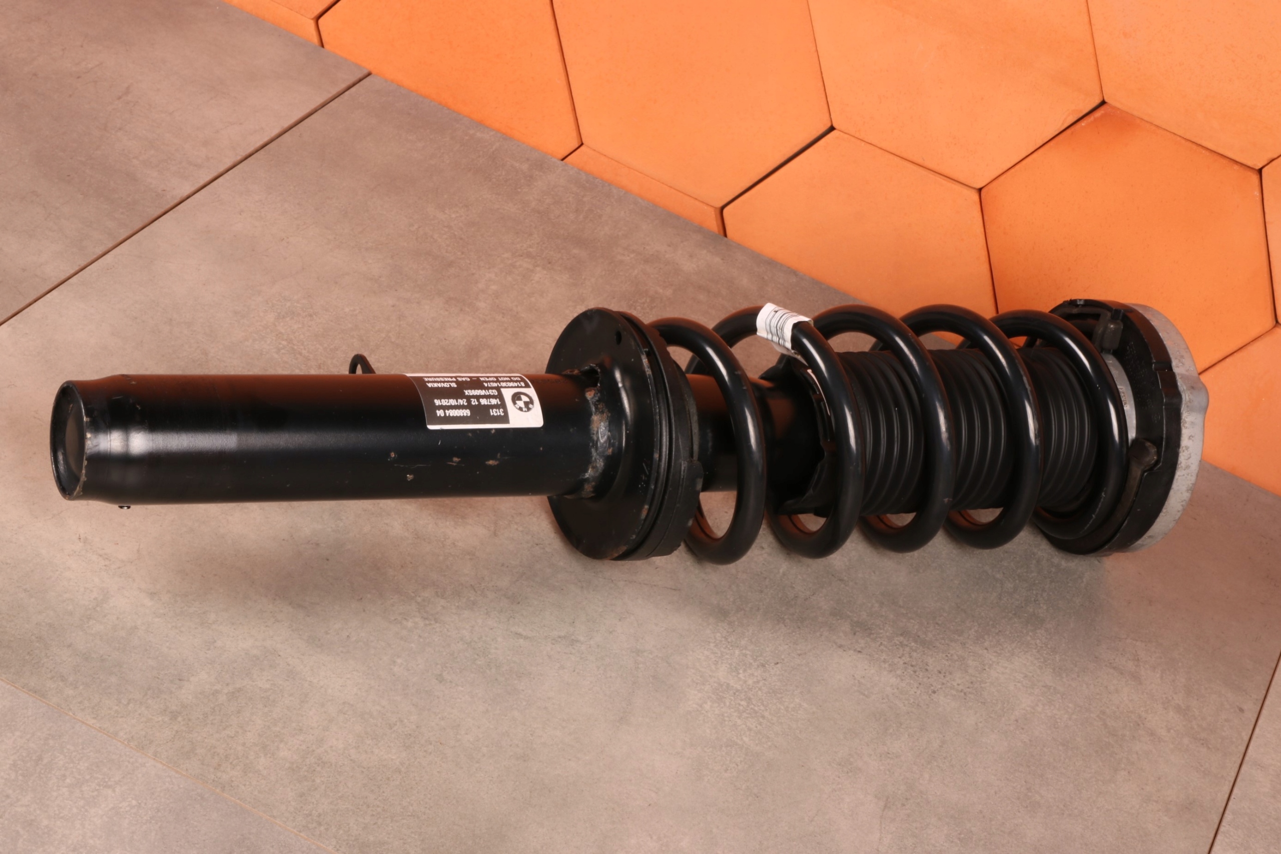 BMW 5' G31 530dX 540dX 540iX shock absorber right front front 6880084