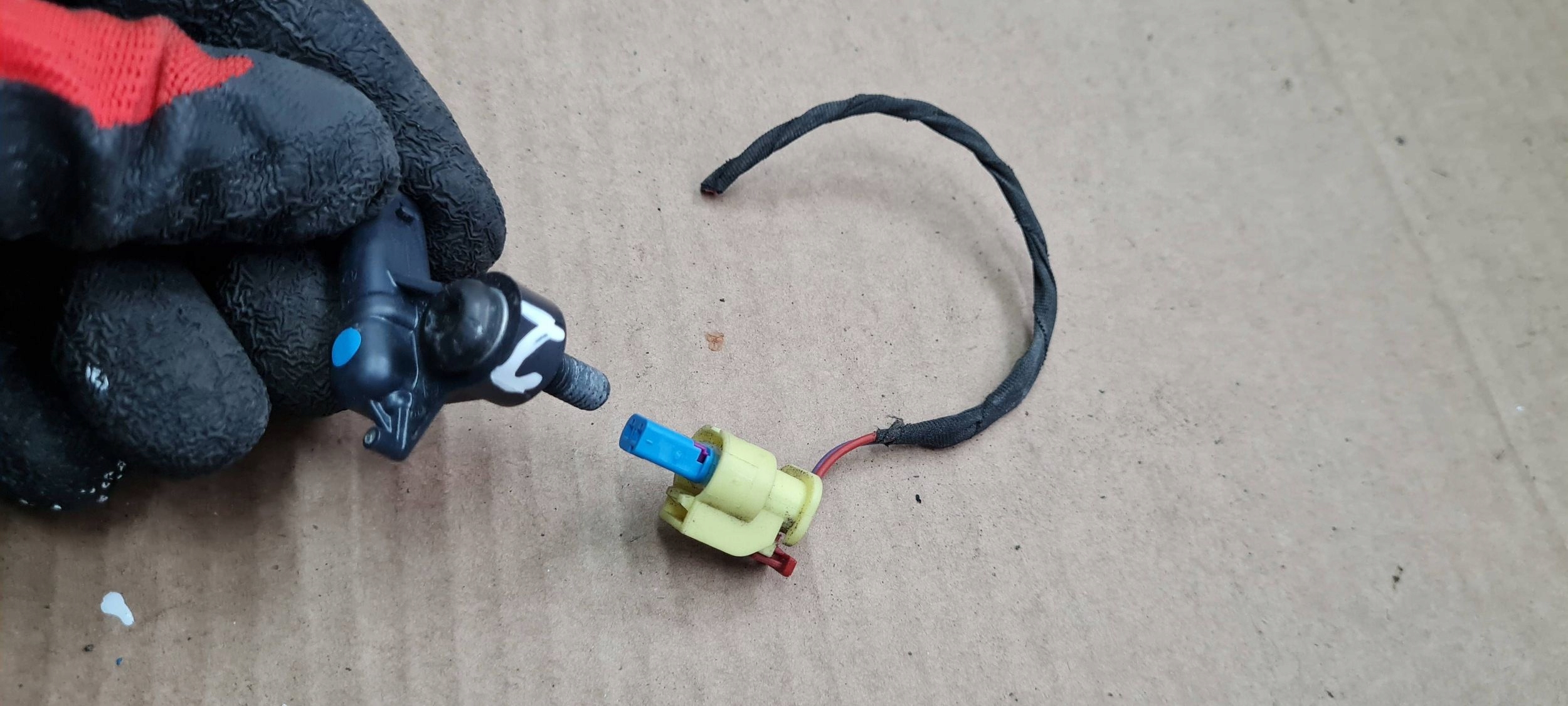 A4 B9 8W impact sensor connecting spoiler 4M0959651 A5 8W Q7 4M Q5 80A