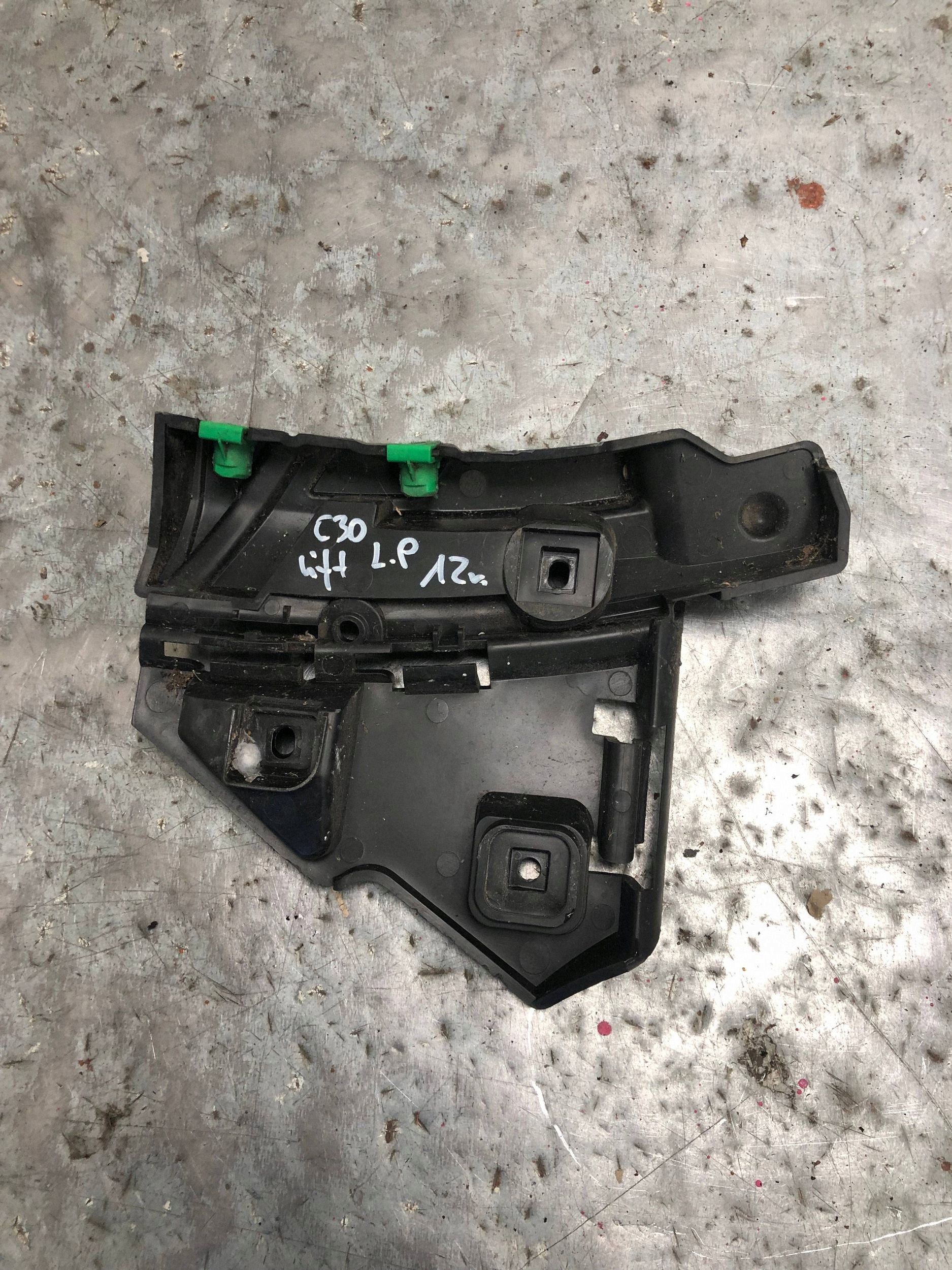 bumper bracket left front VOLVO C30 LIFT 31214884