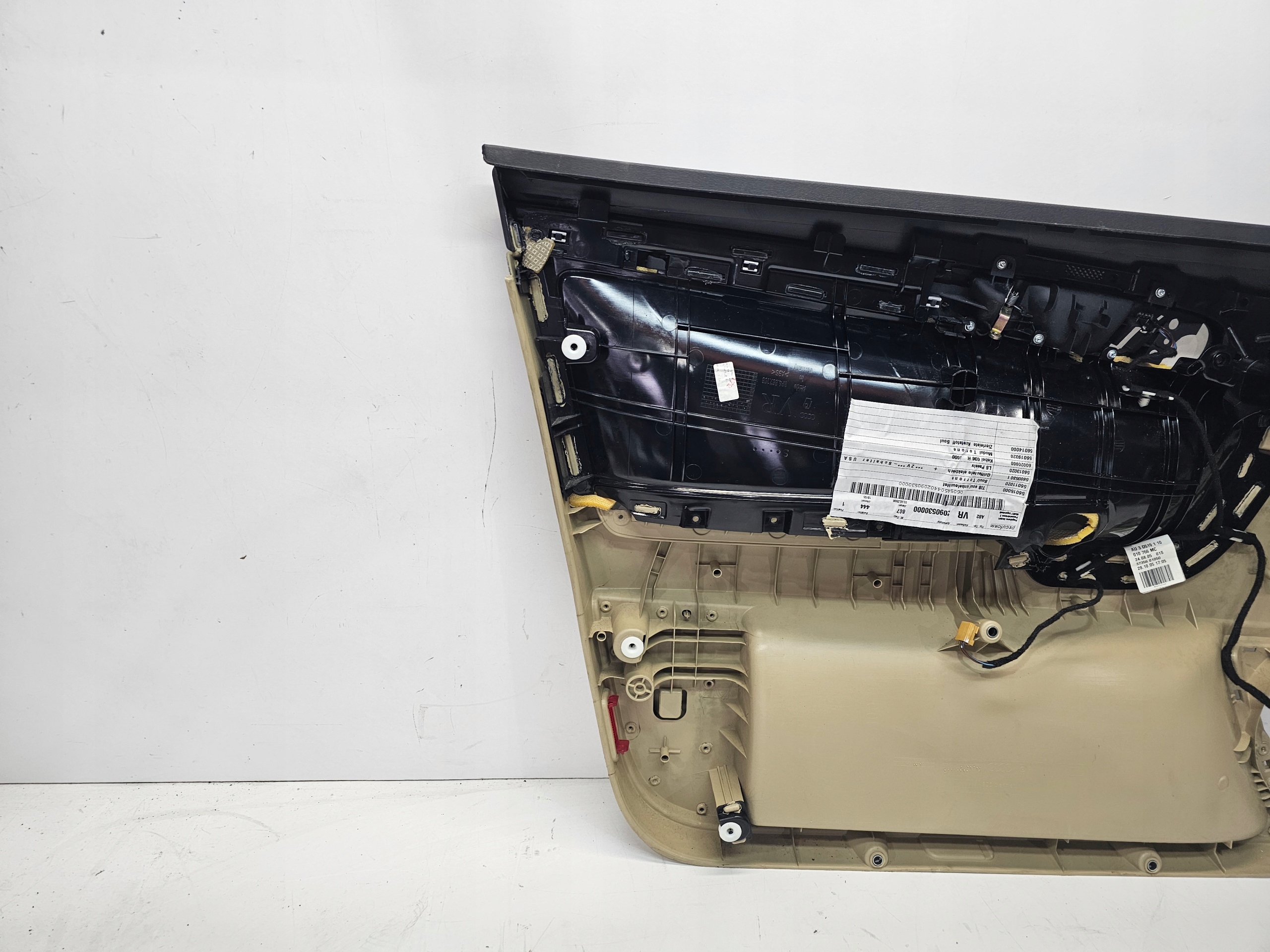side door right front AUDI A3 8P 8P4867106 KREMOWY