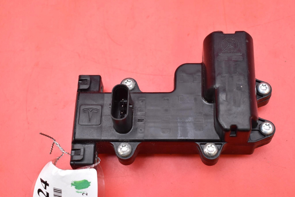 control unit module door left front 1045353-00-B TESLA MODEL X 90D 15-21