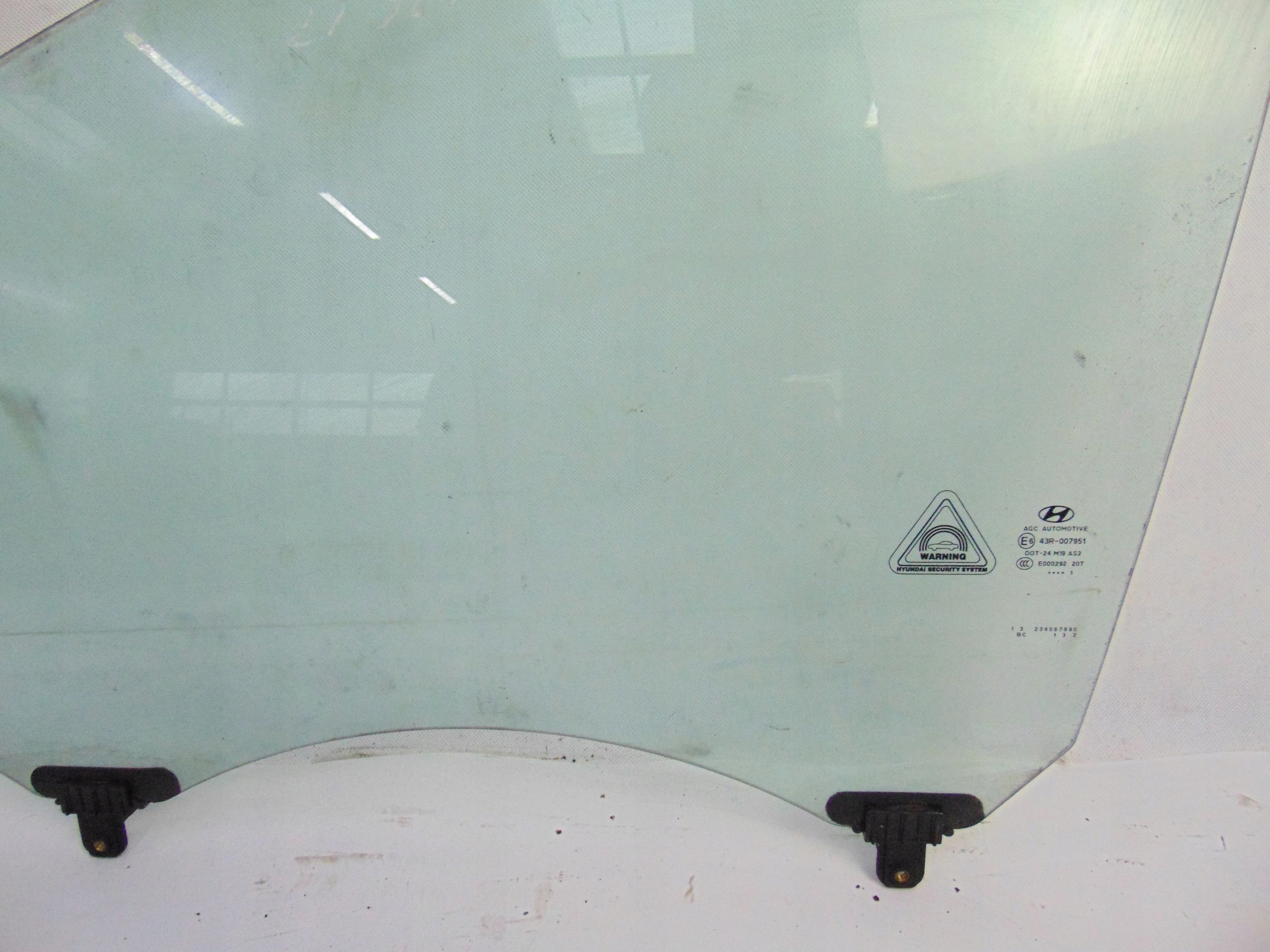 SZYBA DRZWI LEWA PRZOD HYUNDAI IX35 EUROPA Installation side Left front