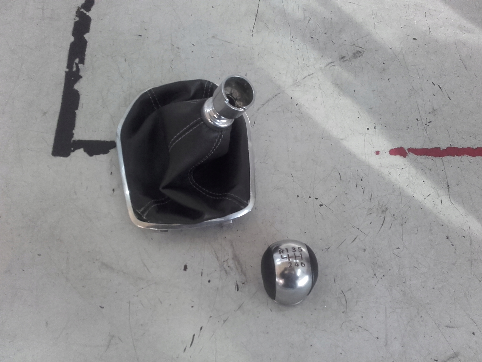 FORD FIESTA MK8 РУЧКА СИЛЬФОН ШКІРА ST