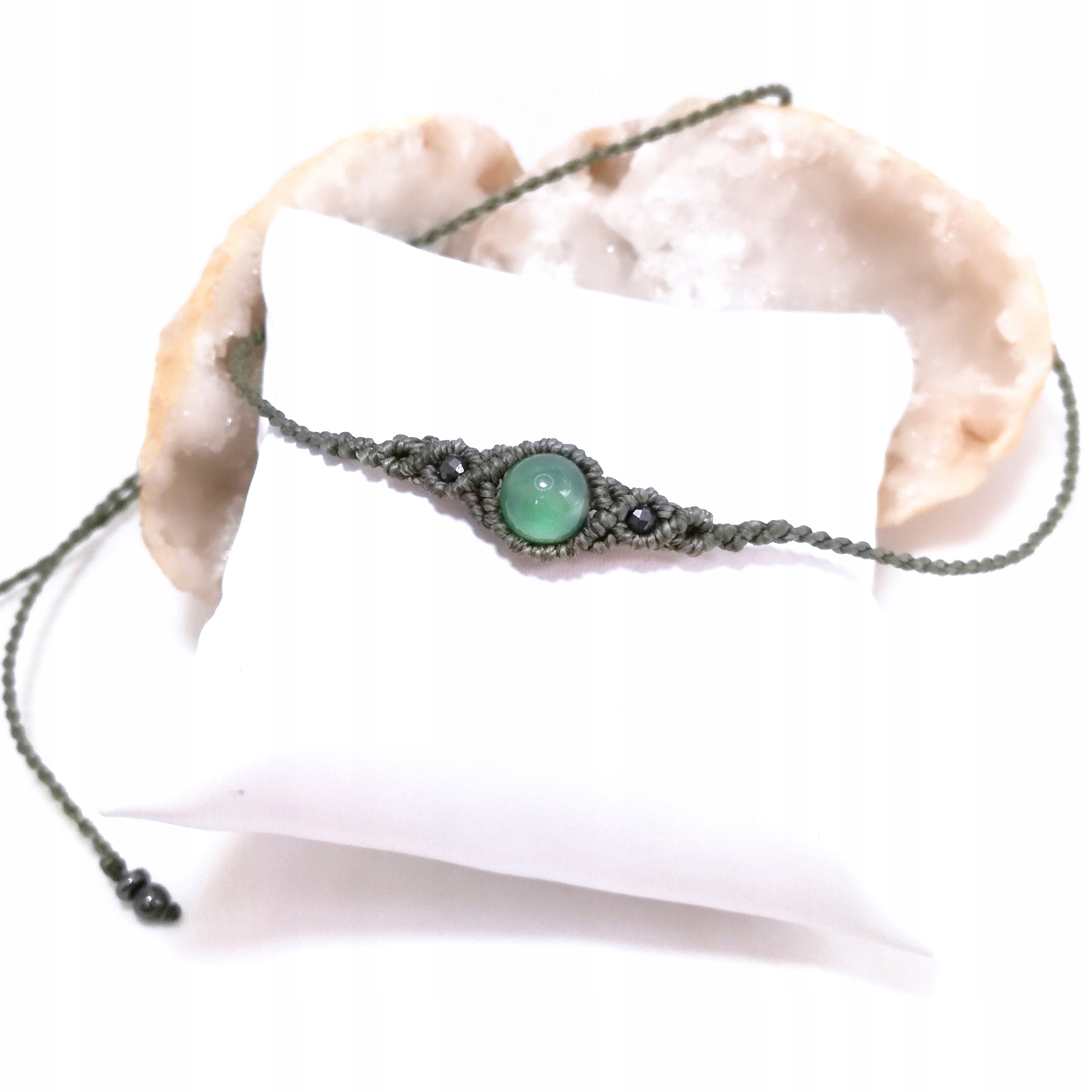 Uno achát v makru náhrdelník choker pletený zelený mikro makramé
