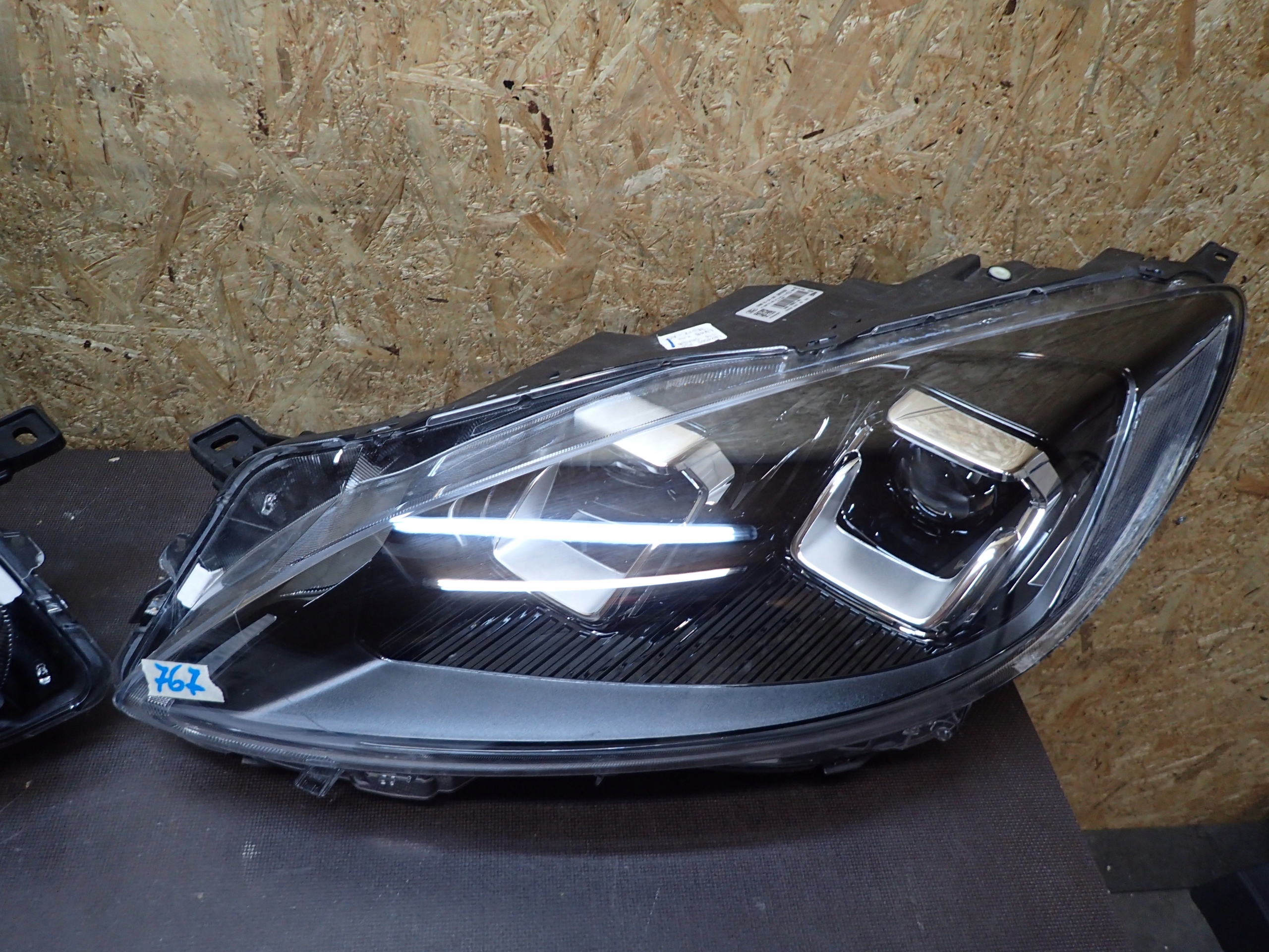 LAMPA LAMPY PRZÓD FORD KUGA MK3 FULL LED Strona zabudowy lewe + prawe
