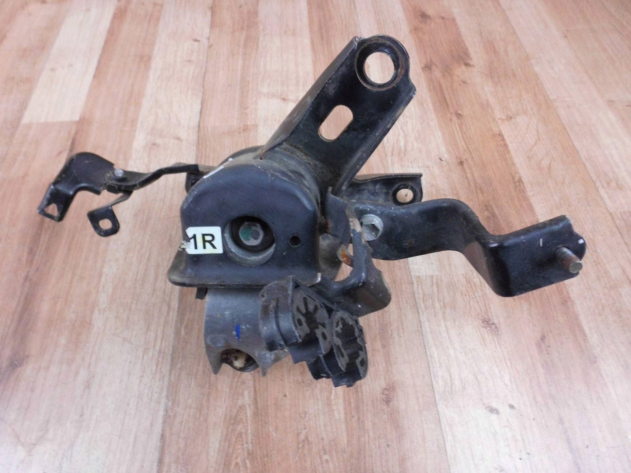 Toyota Auris and 2006-2012 1.4 VVTI holder airbag engine mount