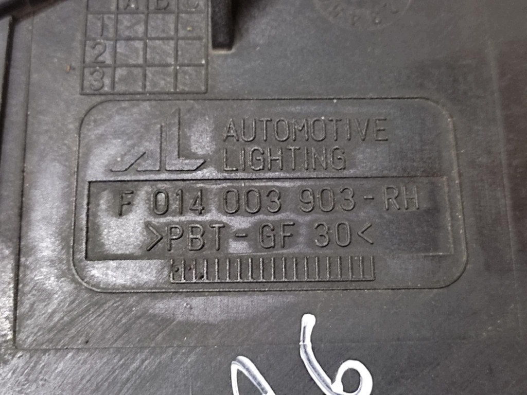 MAZDA 6 REFLEKTOR light right front F014003903