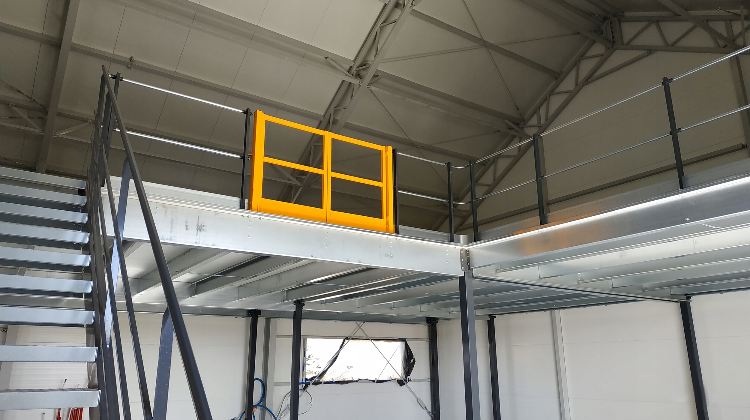 PODEST MAGAZYNOWY P4 145m2 - ANTRESOLA MAGAZYNOWA Producent Mag-Complex