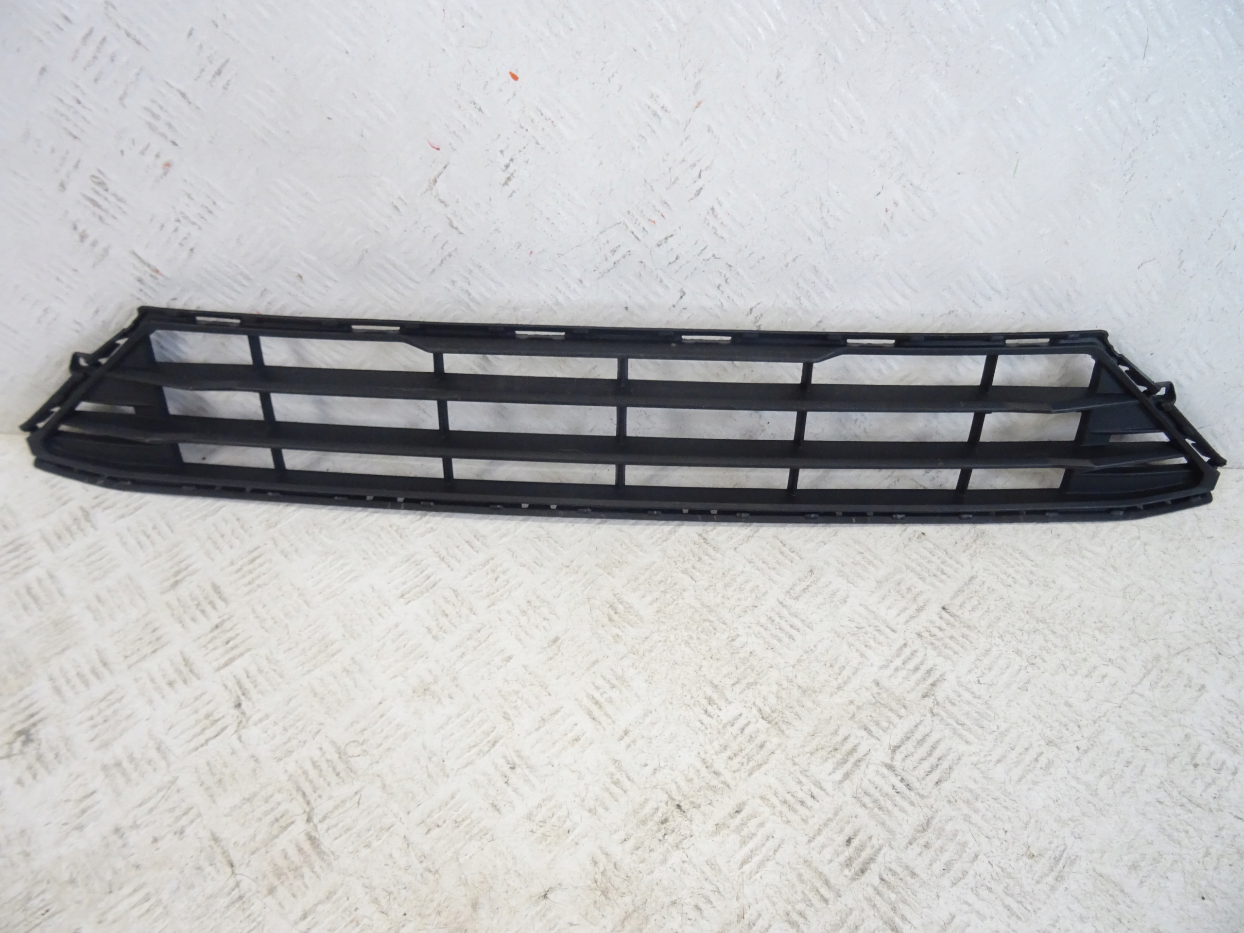grid of a bumper front front central VOLVO XC60 II 31425175