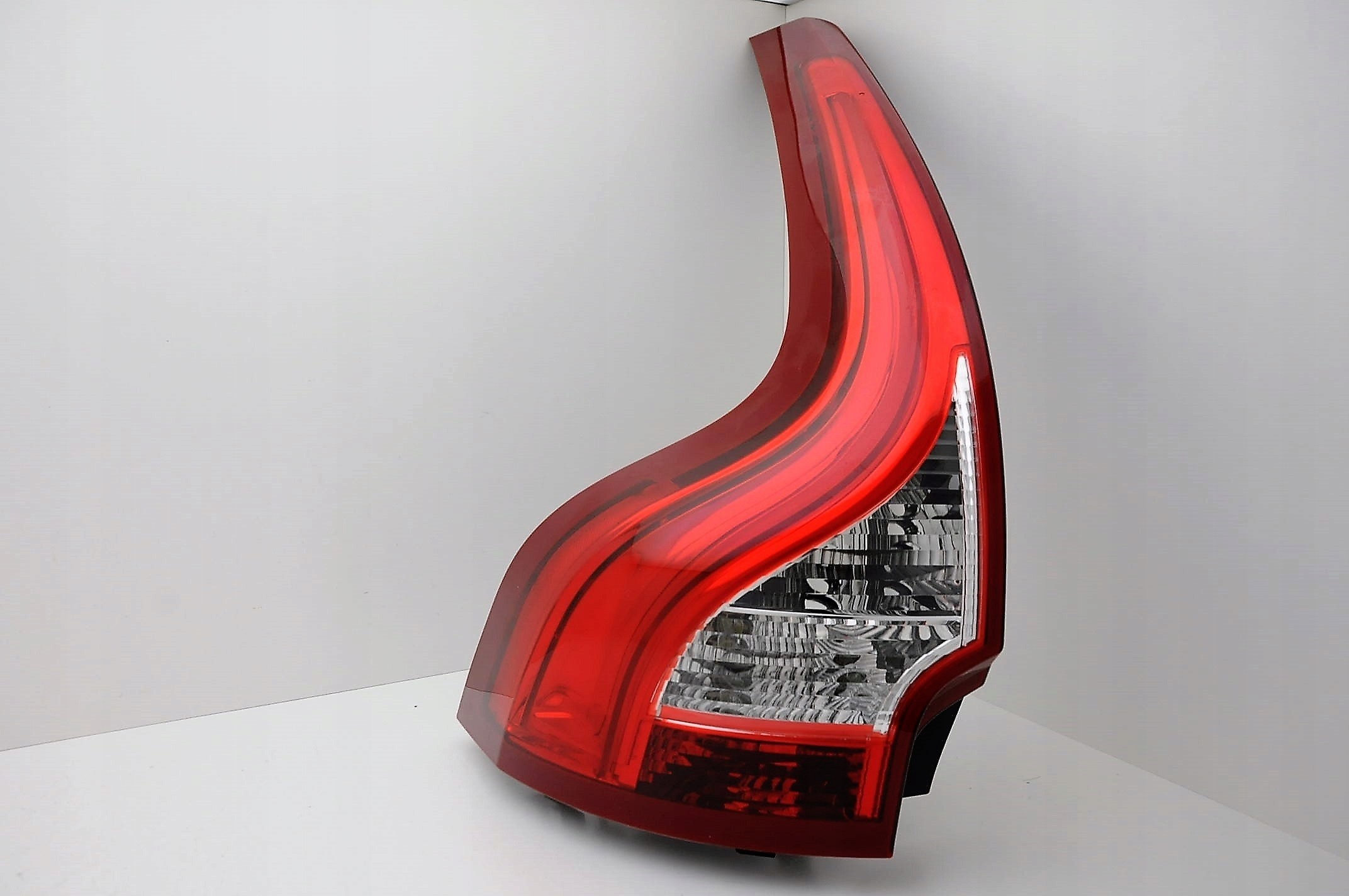 VOLVO XC60 LIFT 2013- LAMPA TYLNA LED LEWA NOWA ^ Stan opakowania oryginalne