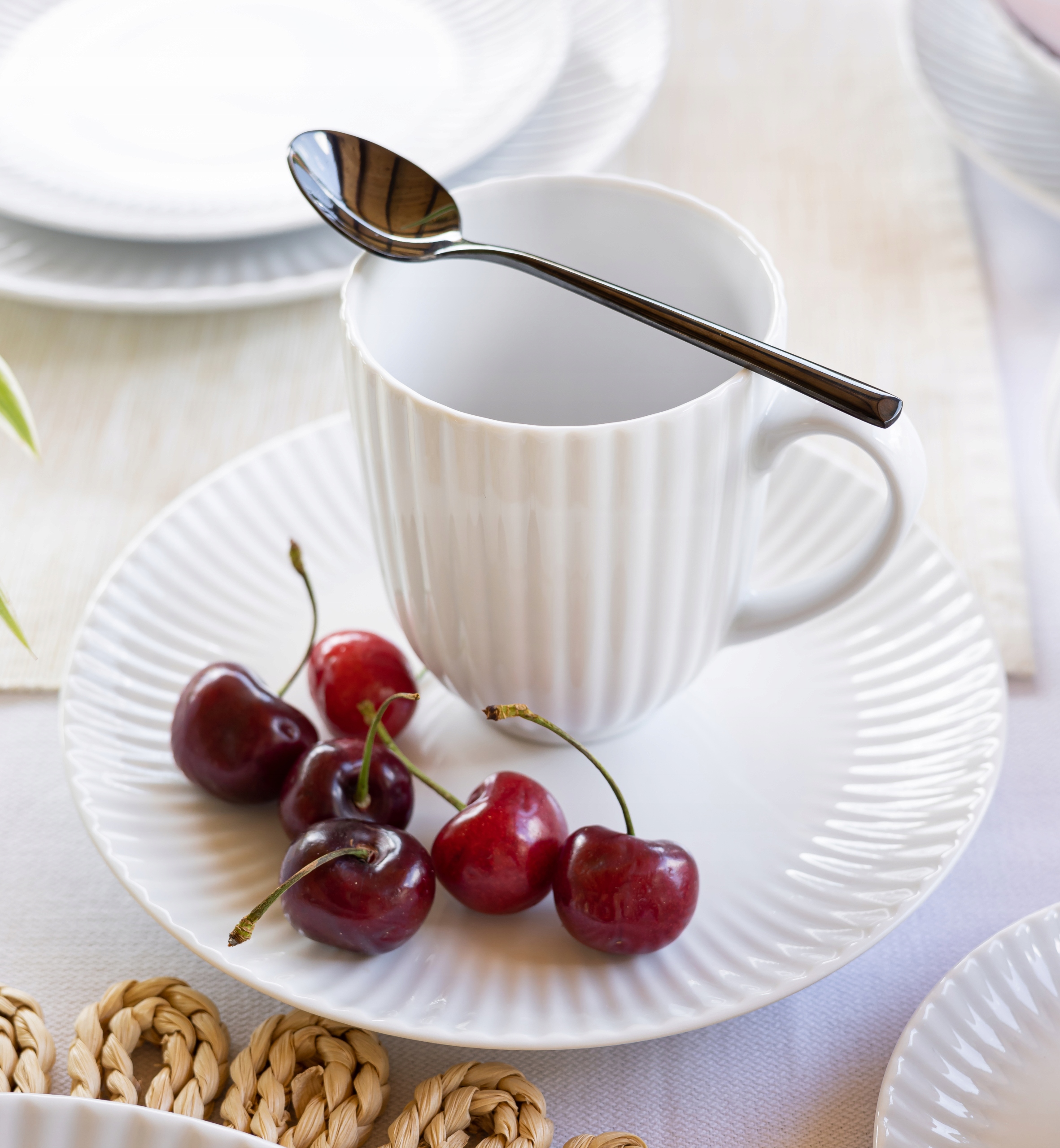 Lubiana Daisy Serwis Obiadowy 18 Osób 72 Elementy Biała Porcelana