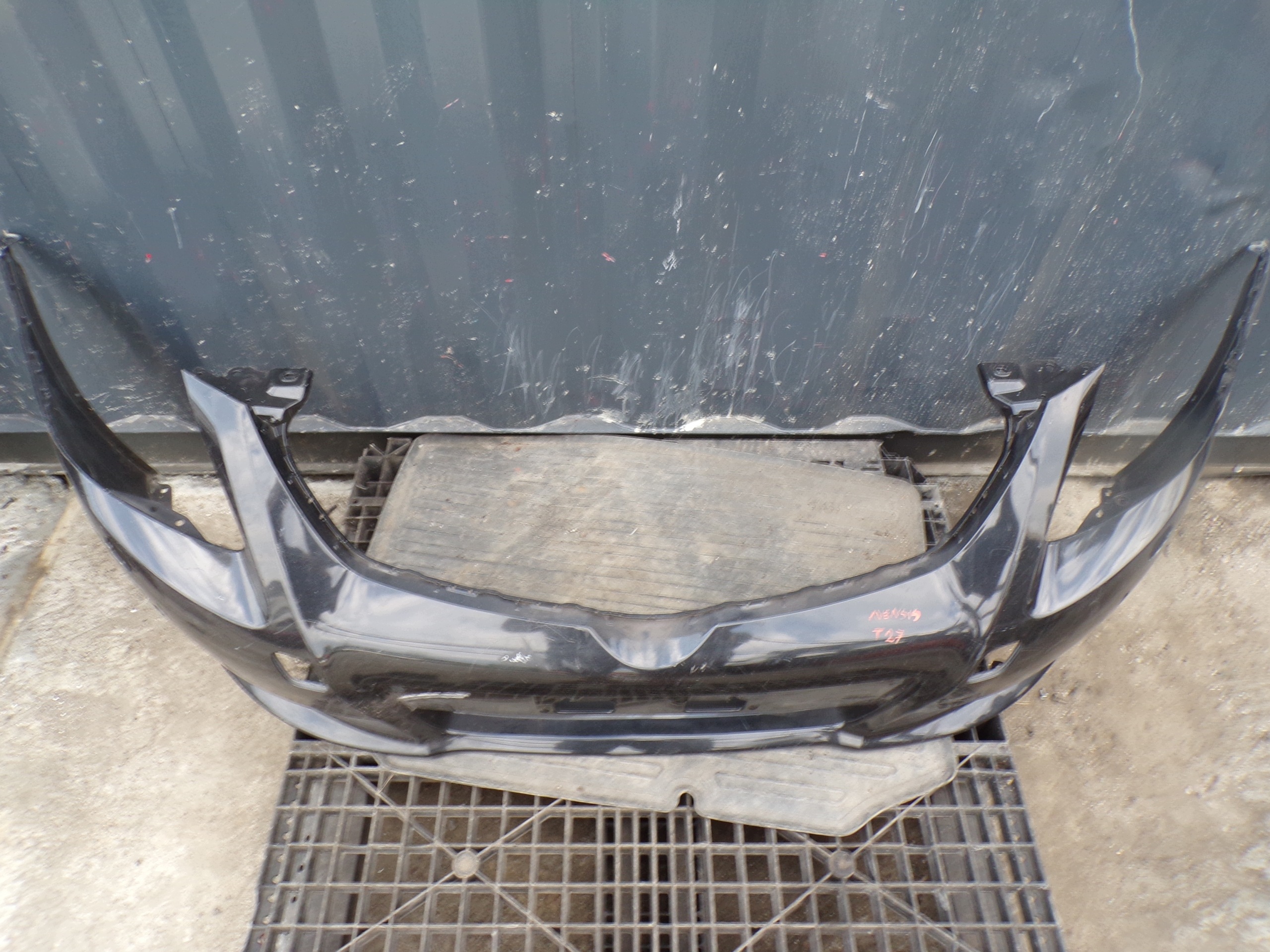 front bumper front TOYOTA AVENSIS T27 (R1)