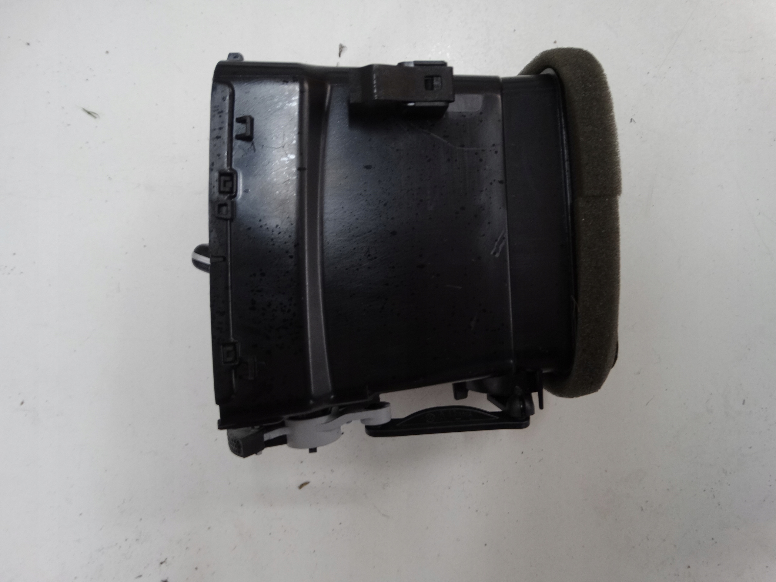 grid air conditioning devices left VW GOLF VII SPORTSVAN