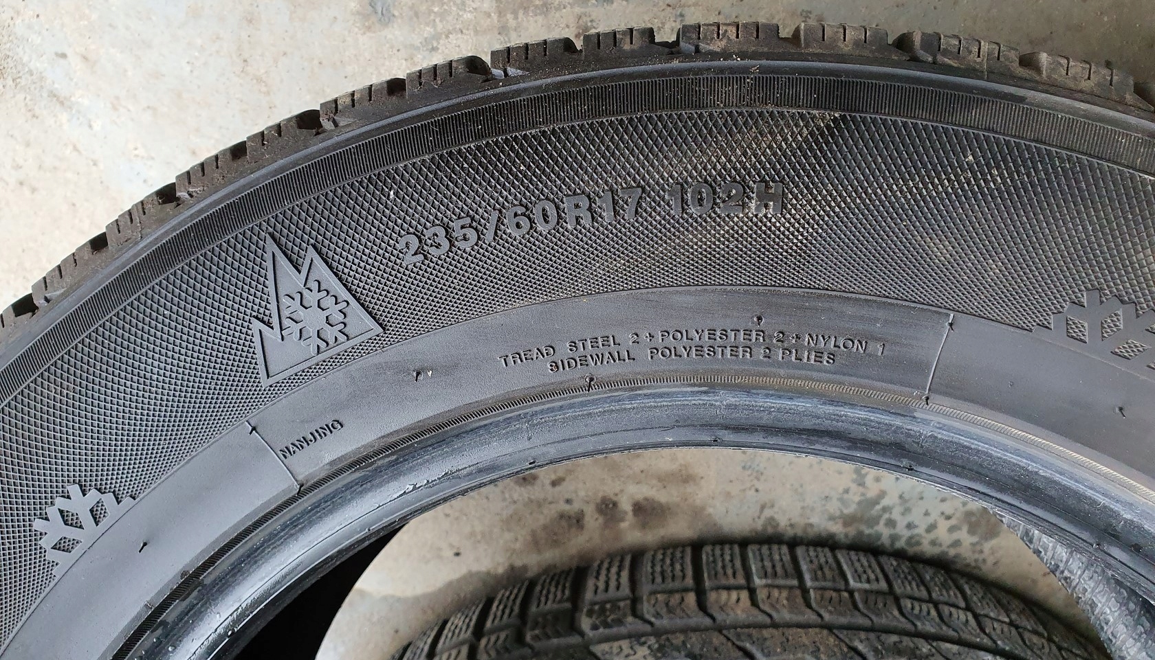 OPONY KUMHO I'ZEN RV 235/60/R17 6MM 2SZT Model I'Zen KW11