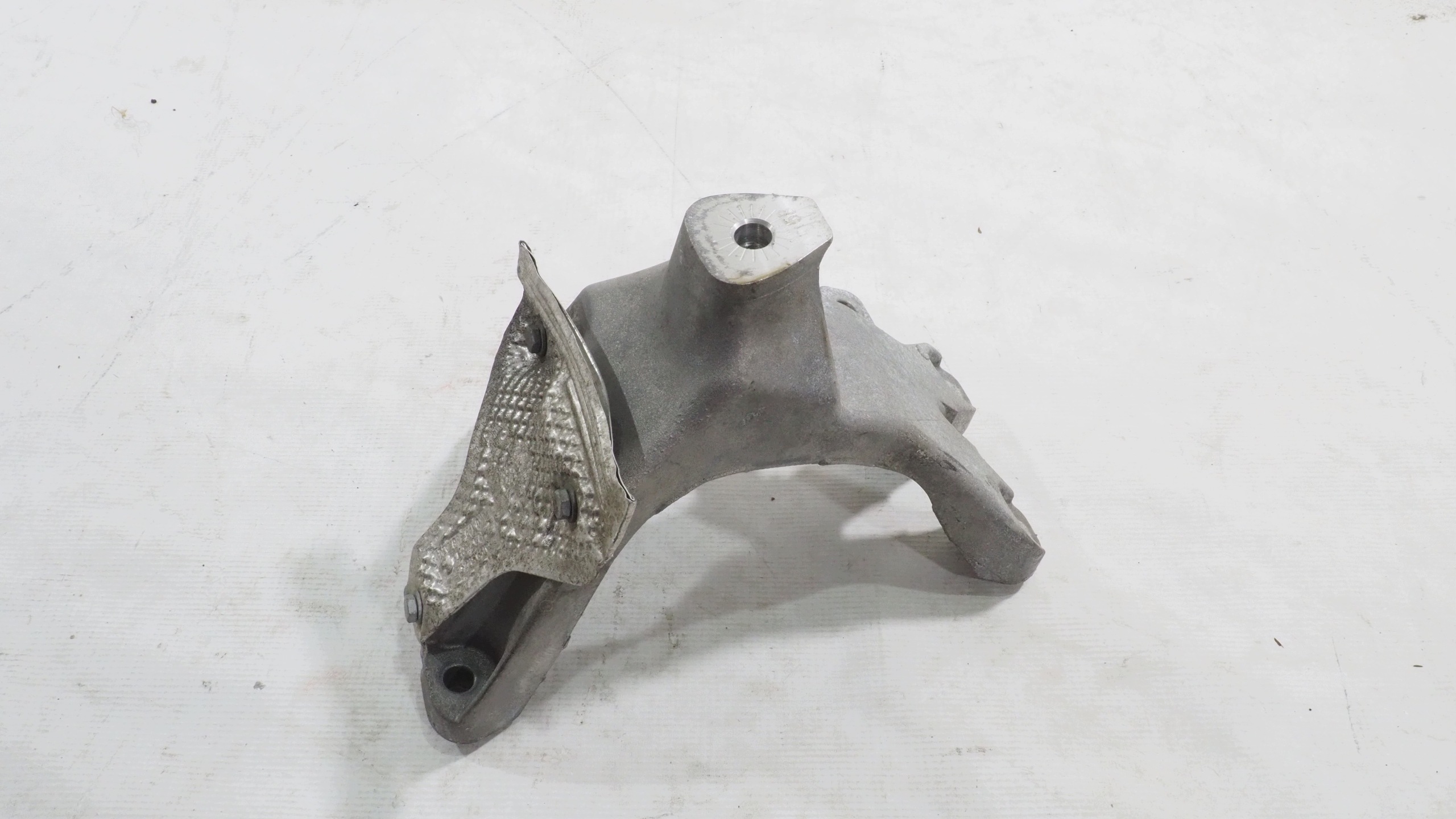Audi A4 B8 A5 8T A6 C7 Q5 8R engine mount right 8K0199308