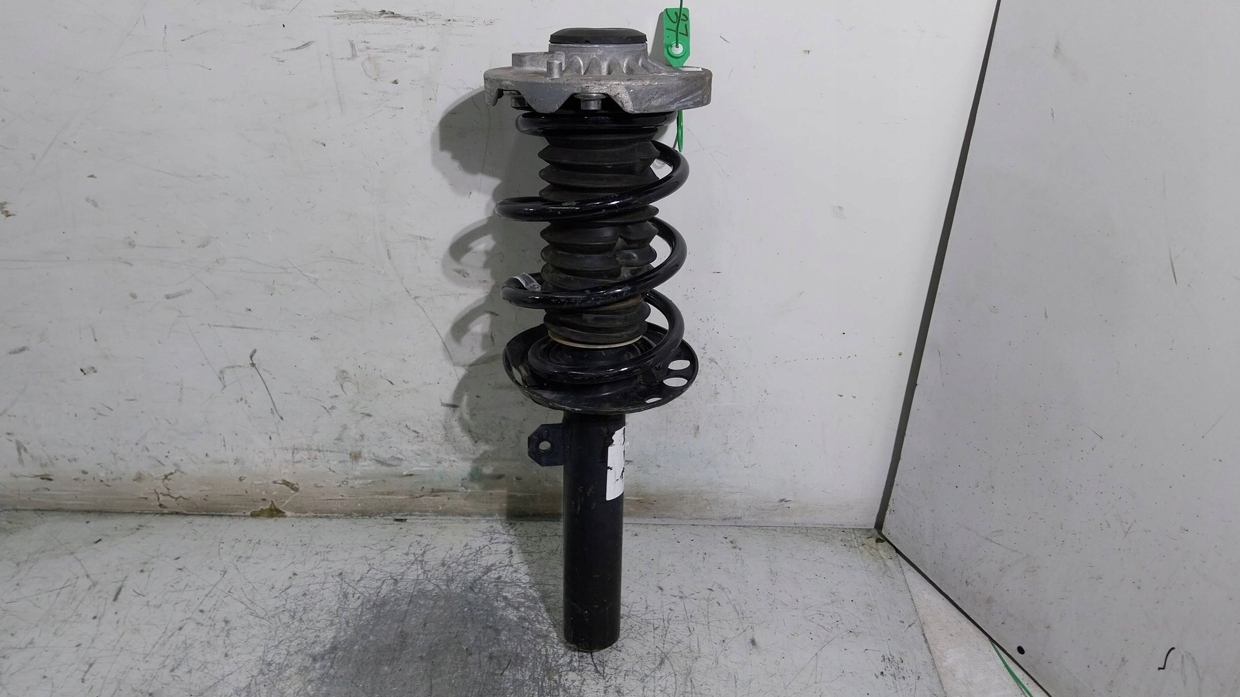 shock absorber left front 6884817 BMW 1 F40