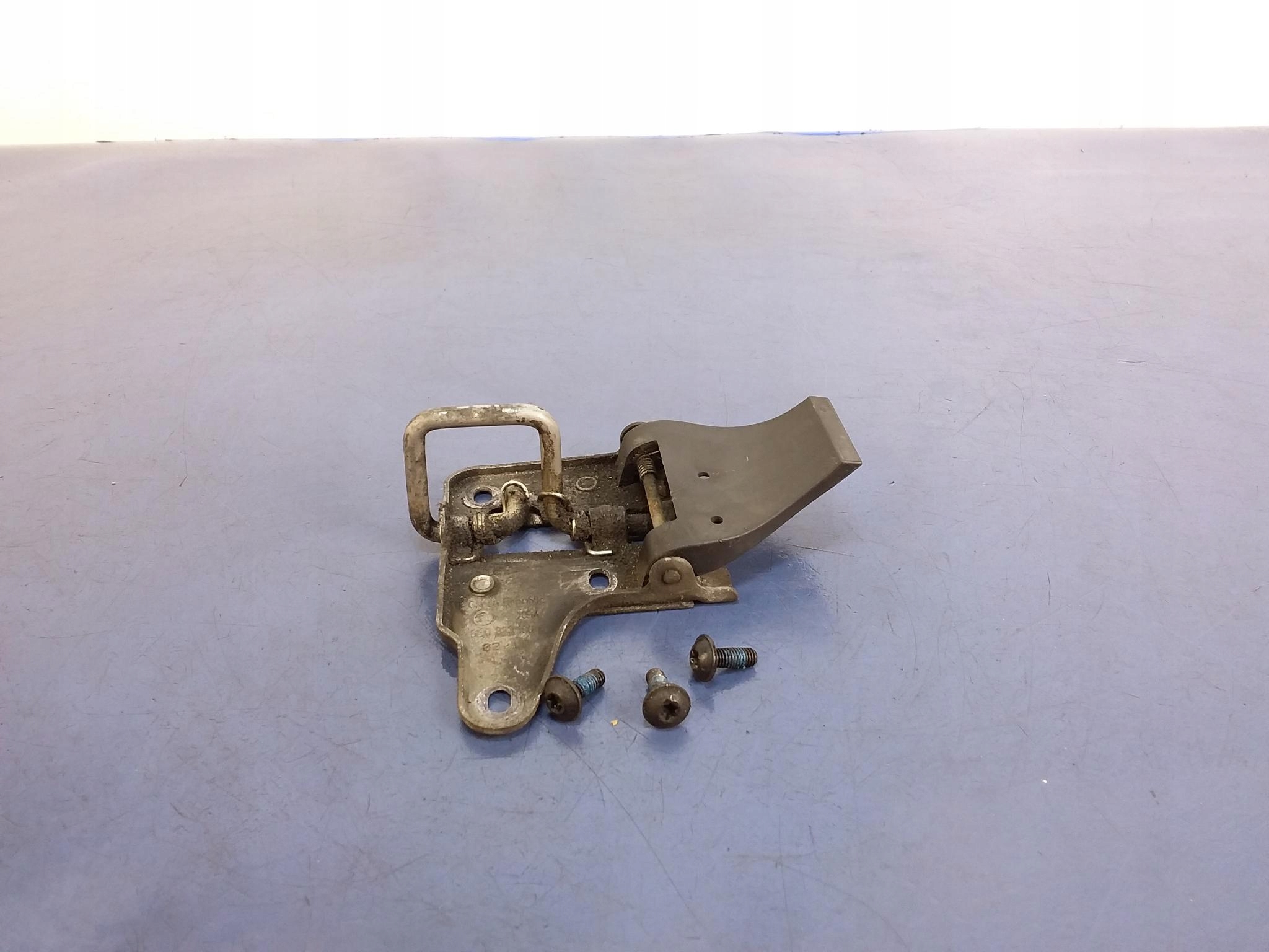 ШКОДА ОКТАВІЯ III ЗАМОК БОЛТ КАПОТА 5E0823186E