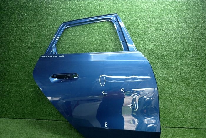 BMW U06 2 ACTIVE TOURER 22- door right rear. rear part