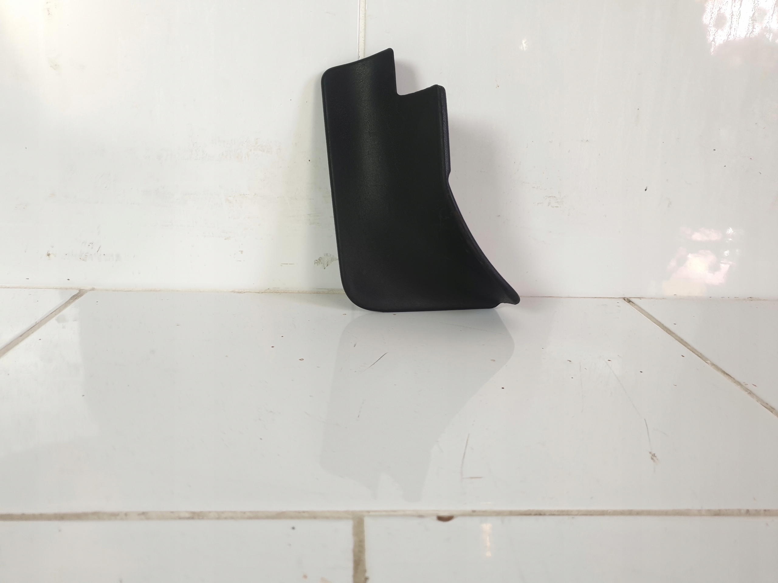 НАКЛАДКА ПОРОГА ЛІВА CAYENNE 7L5 7L5807547