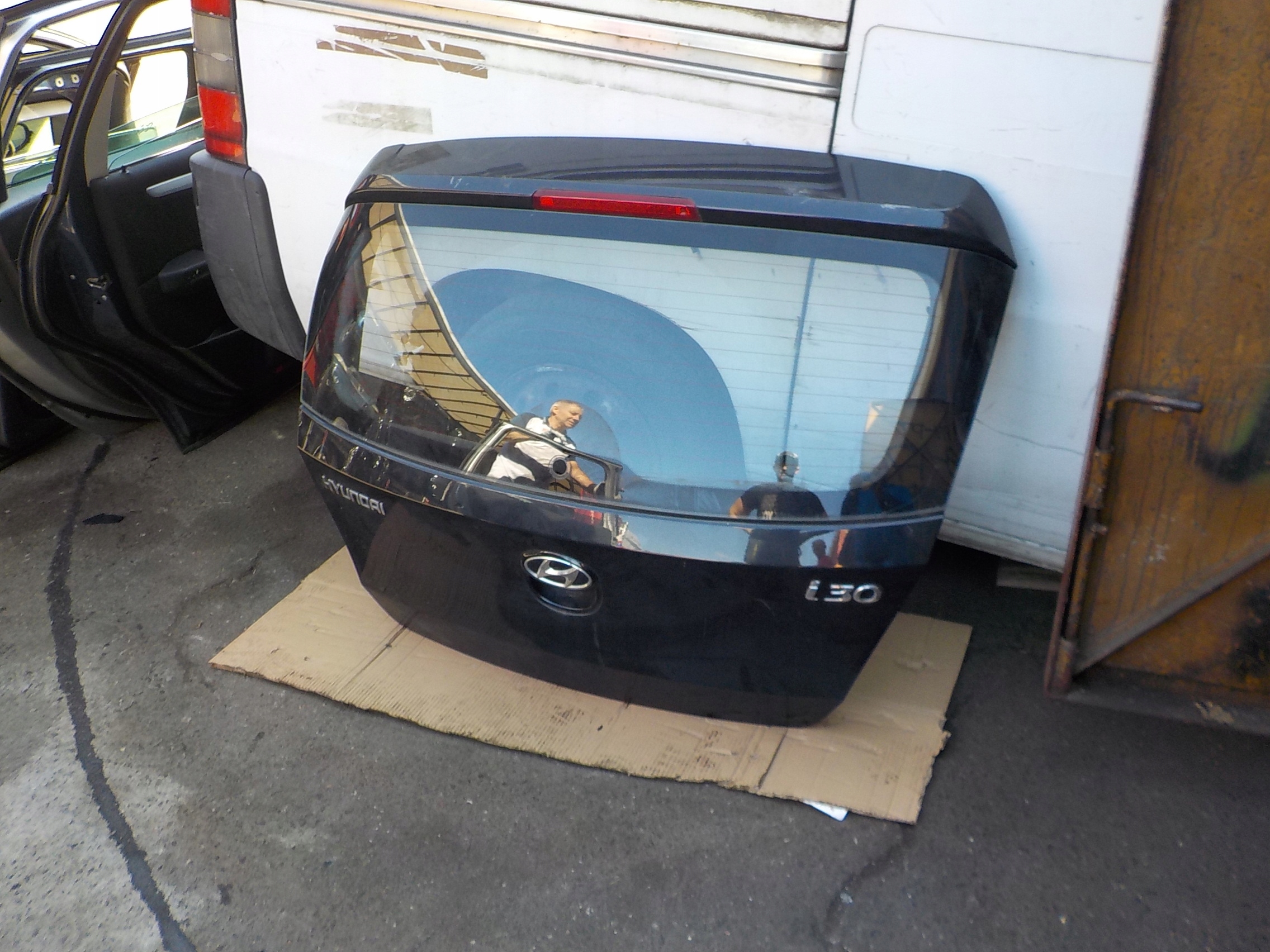 boot door rear window hyundai i30 and HB 2010r
