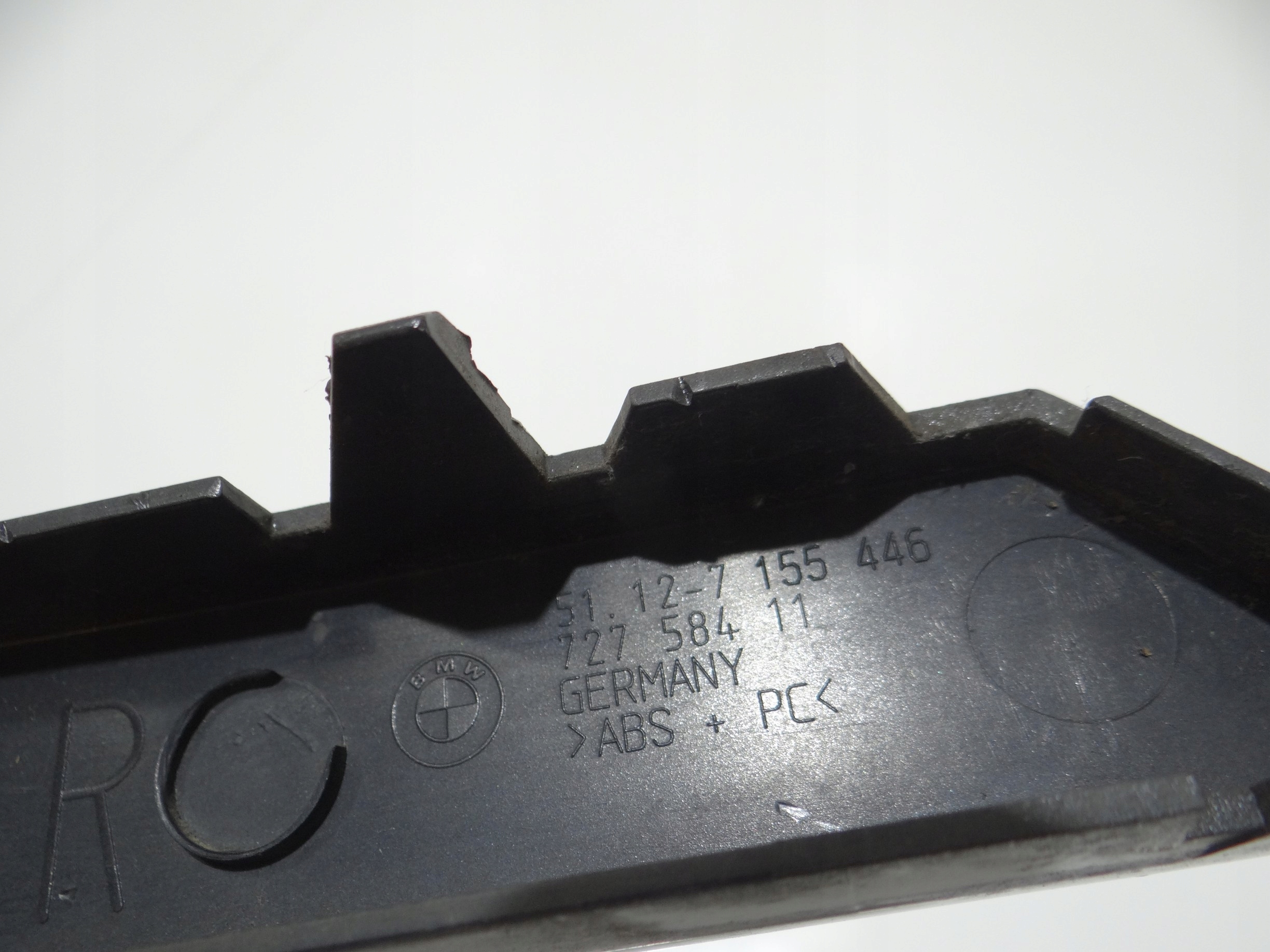 moulding below LAMPE right rear part BMW E65 7155446