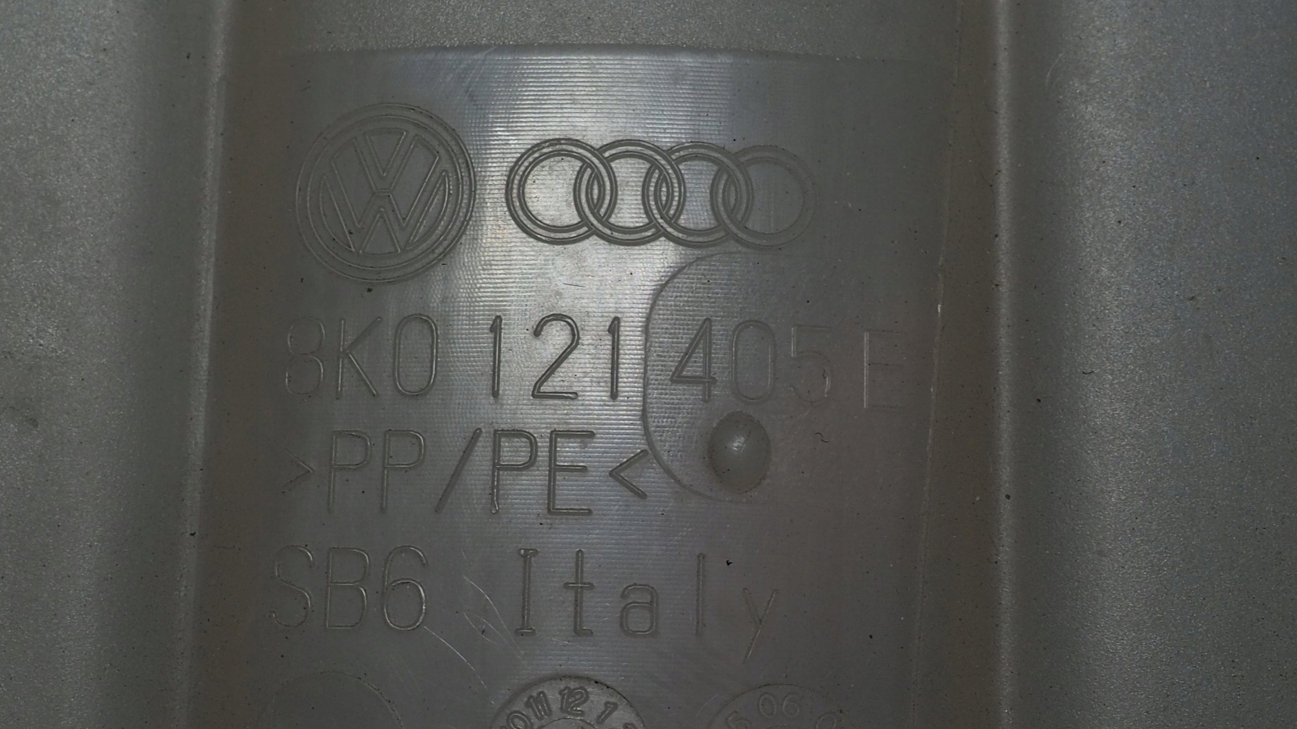 Audi A4 B8 ekspanziona posuda gasa chlodzacego 8K0121405E