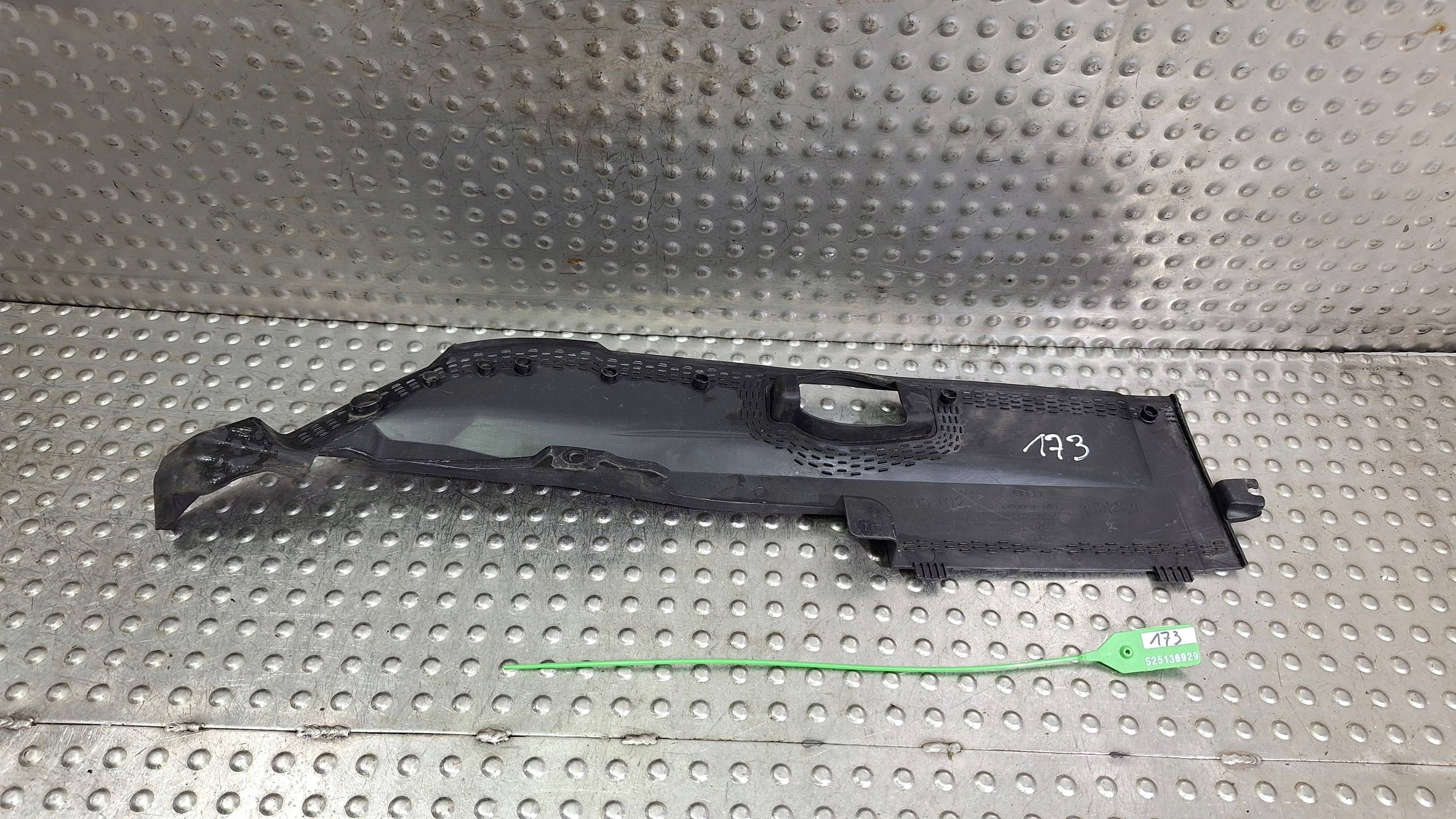 cap under the window right 4H0819336 AUDI A8 D4 4H