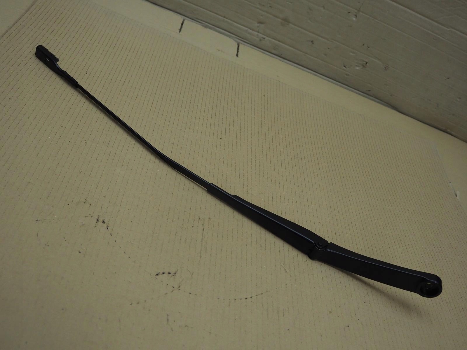 9J1955410 ВАЖІЛЬ СКЛООЧИСНИКА PORSCHE TYCAN ПРАВИЙ