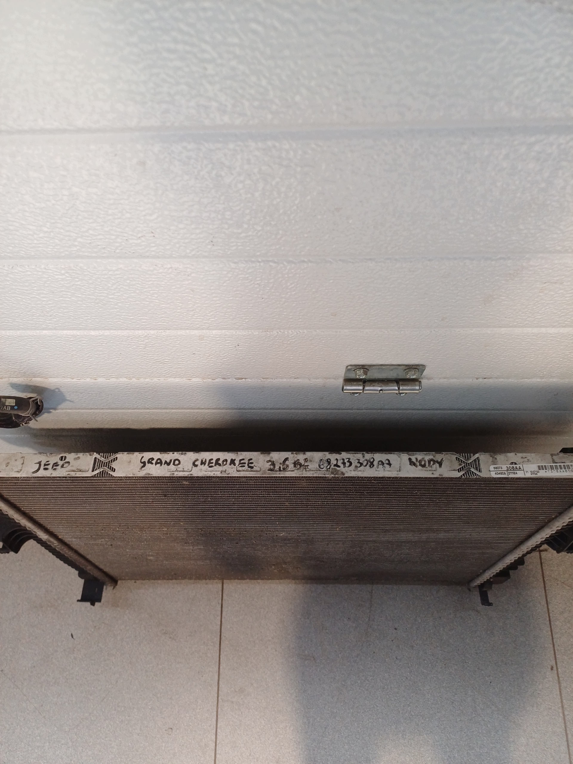 water cooler JEEP GRAND CHEROKEE 3,6 BZ 68273308AA