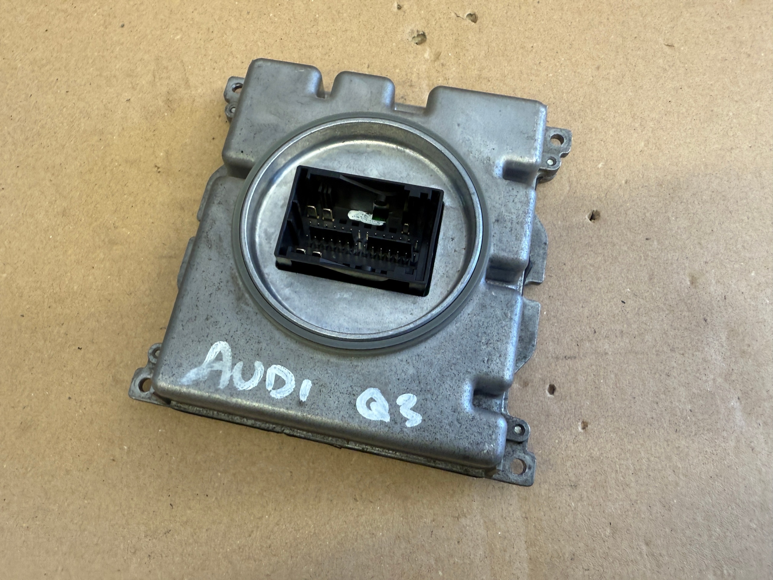 AUDI Q3 8U LIFT control unit module LED 7PP941572AA