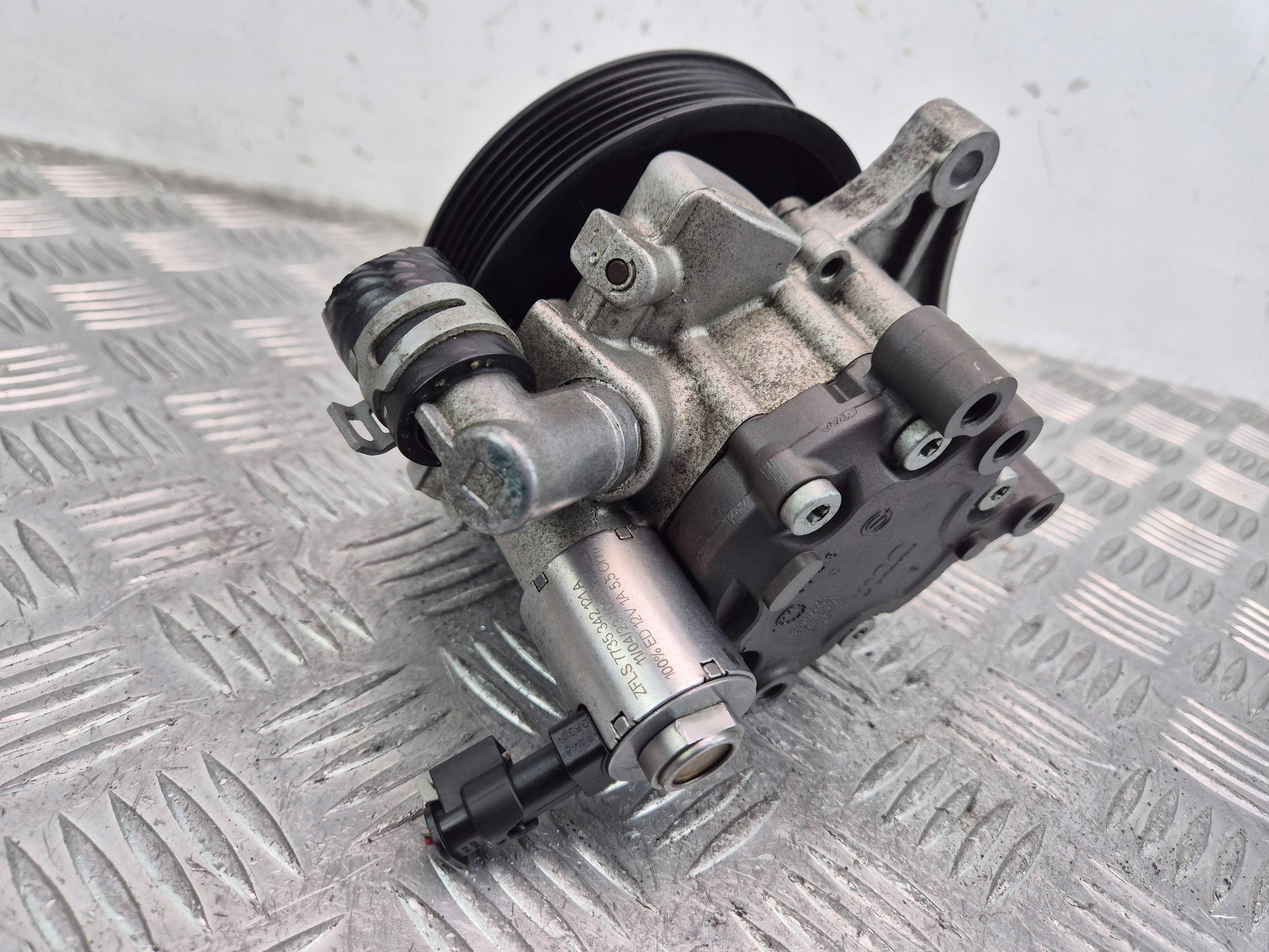 Mercedes E250 CGI W212 servo pump A0064667501