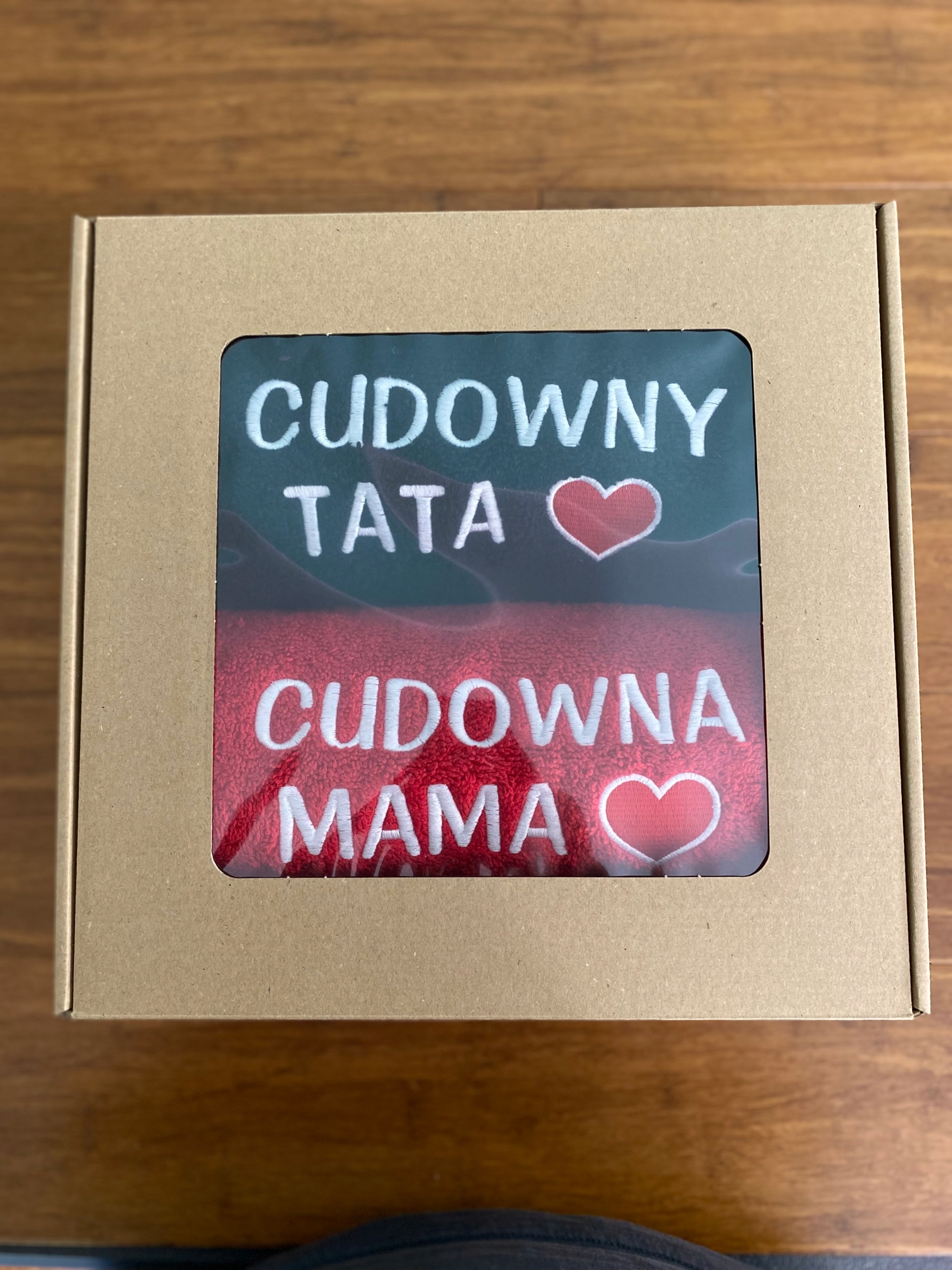 ZESTAW UPOMINKOWY BOX DLA MAMY I TATY 2W1 RECZNIKI KWITBUT Wymiary ręcznika 50x100cm