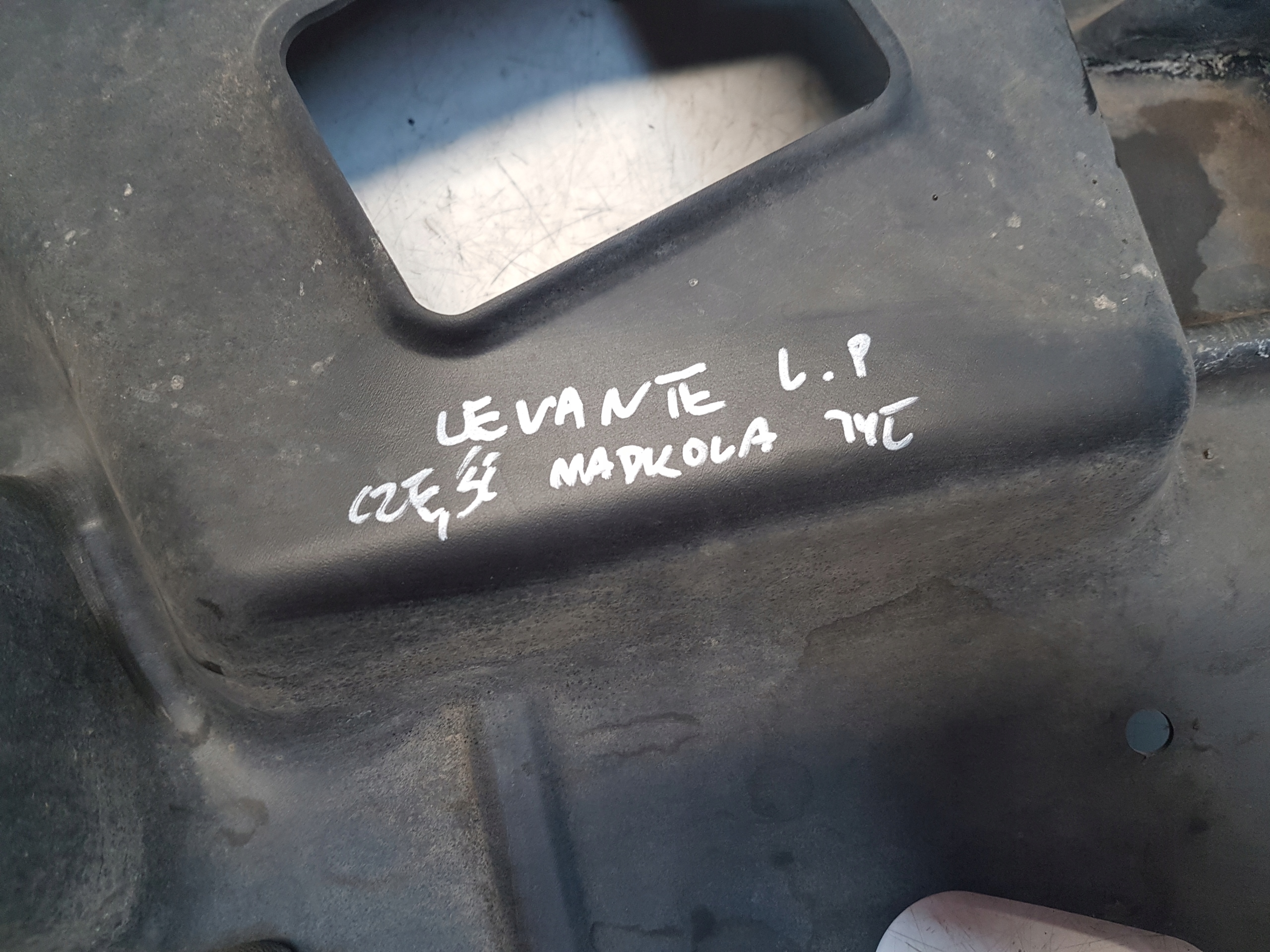 MASERATI LEVANTE cover chassis left