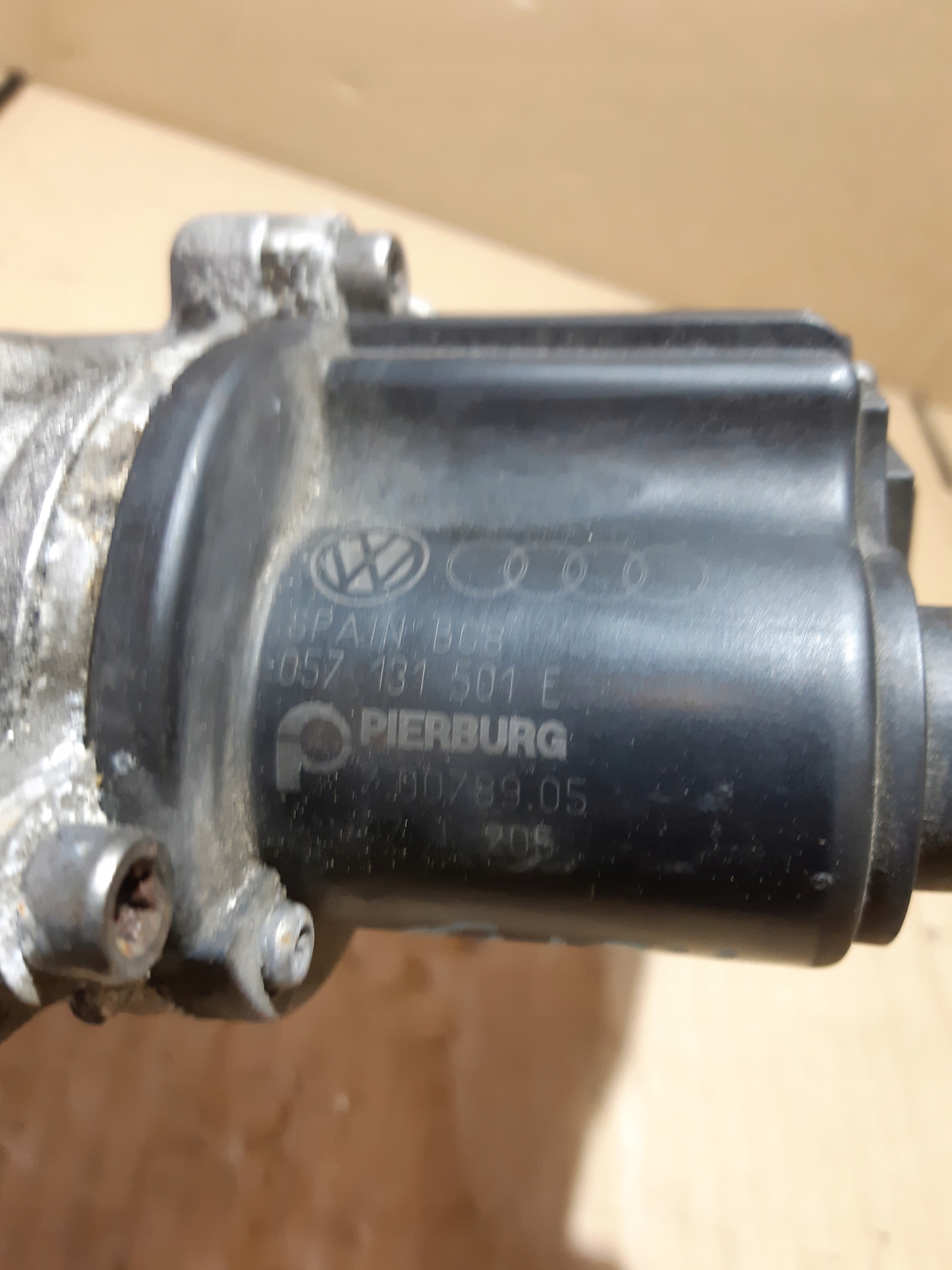AUDI Q7 4L 4.2 TDI egr ventil 057131501E