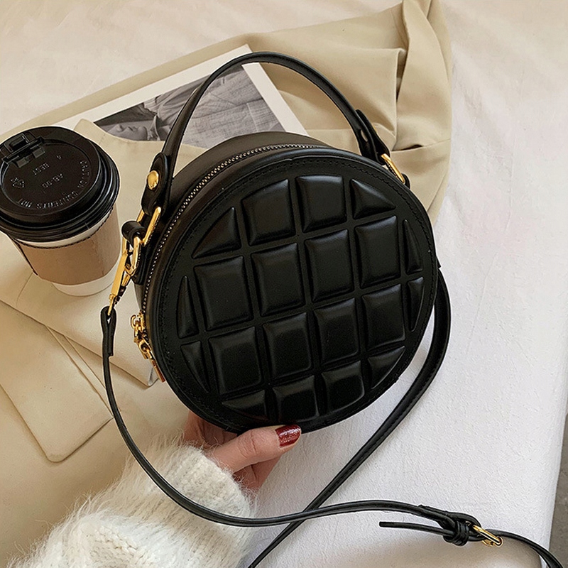 TOREBKA CZARNA OKRĄGŁA Damska Pikowana Do Ręki na Ramie Usztywniana Kolor czarny