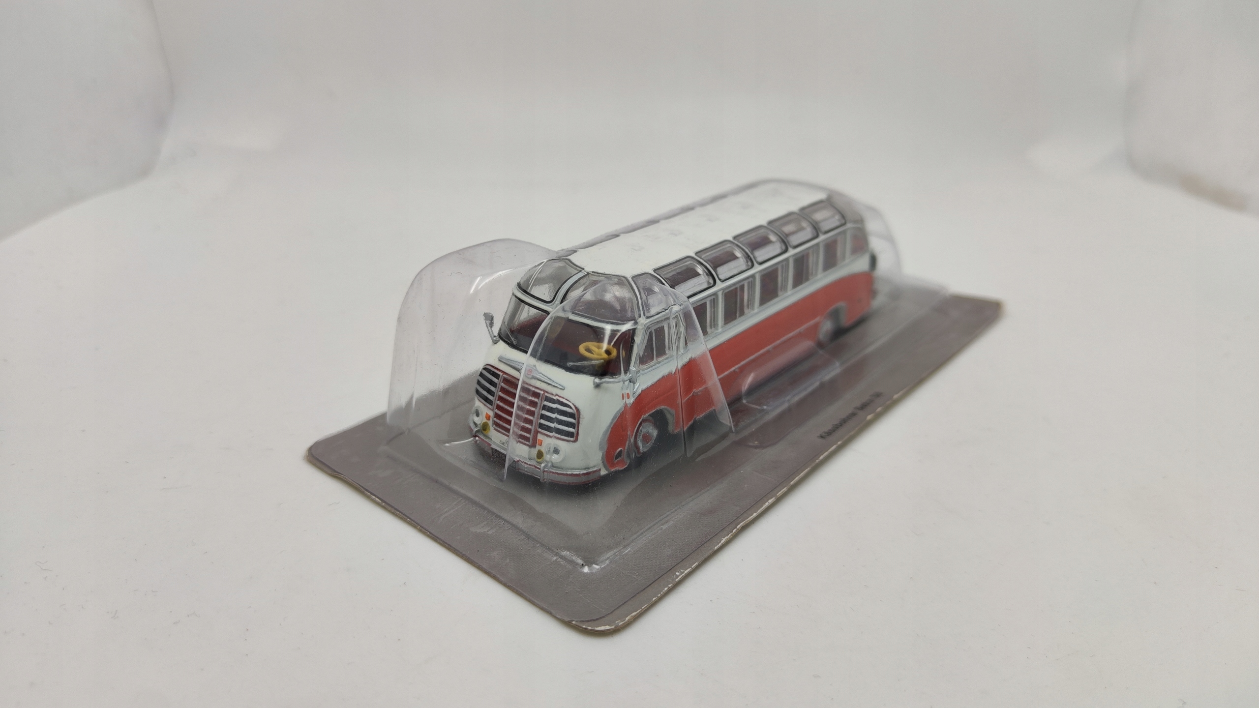 Kassbohrer Setra S8 Ikonické Autobusy Prl 1:72
