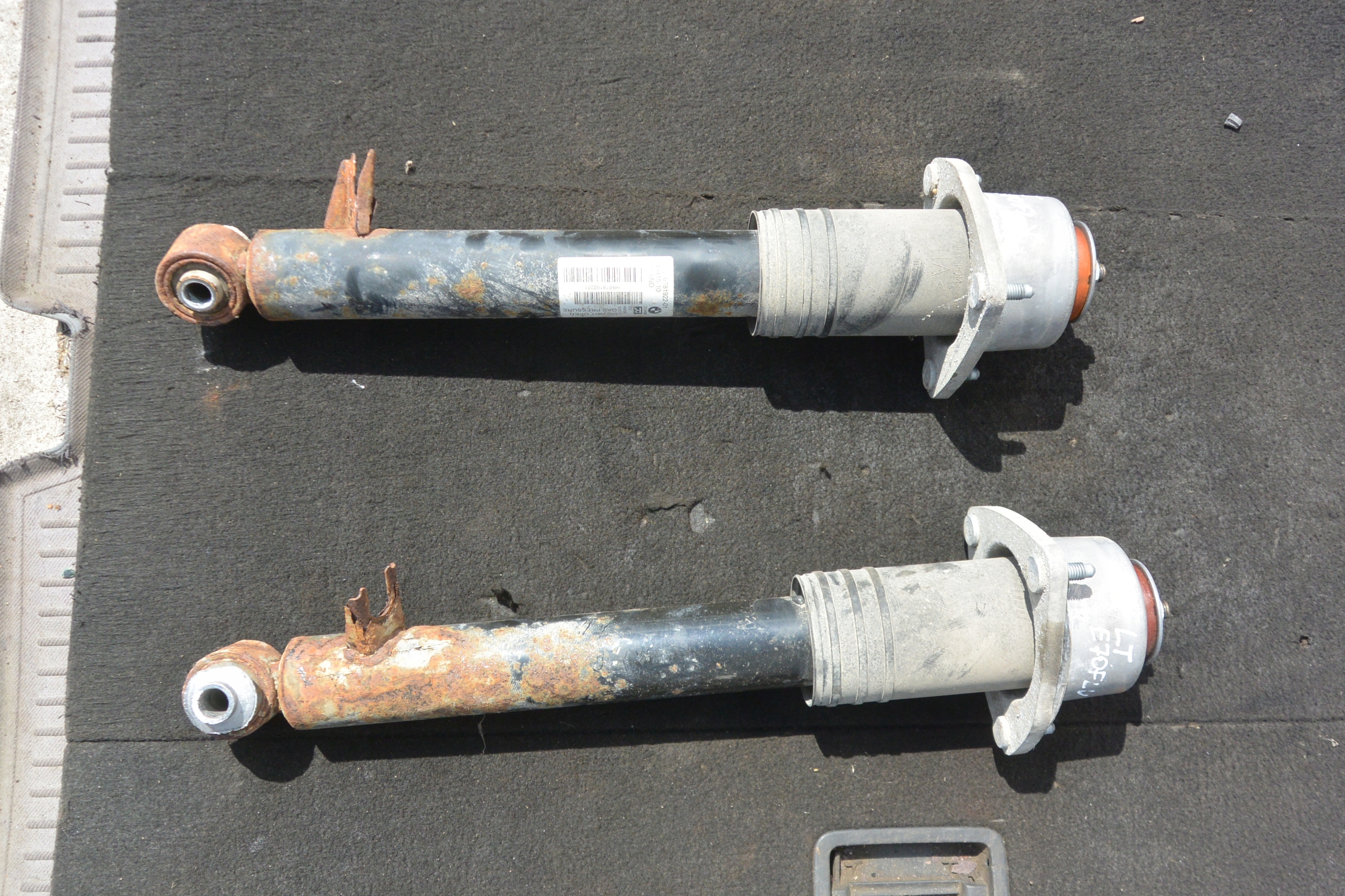 shock absorber rear part right left BMW X5 X6 E70 E71 KOMPLET