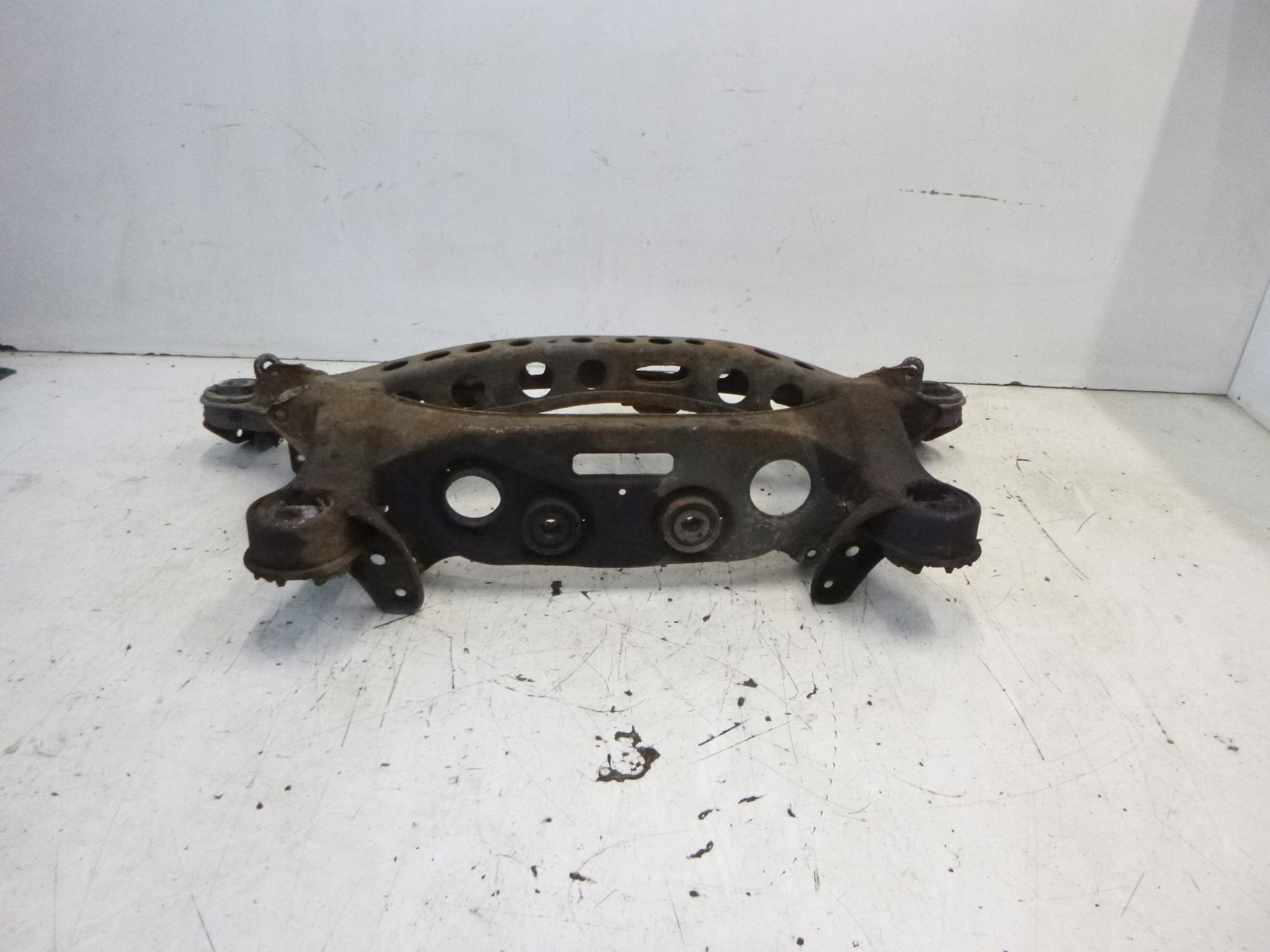 axle beam subframe rear part Mercedes W210 2.2CDi 2002r.