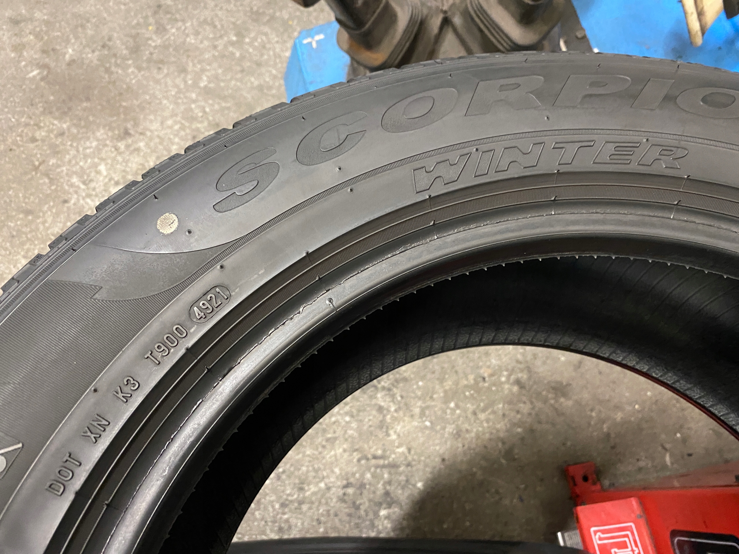 4 tyres winter 235/60R18 Pirelli SCORPION WINTER 7mm
