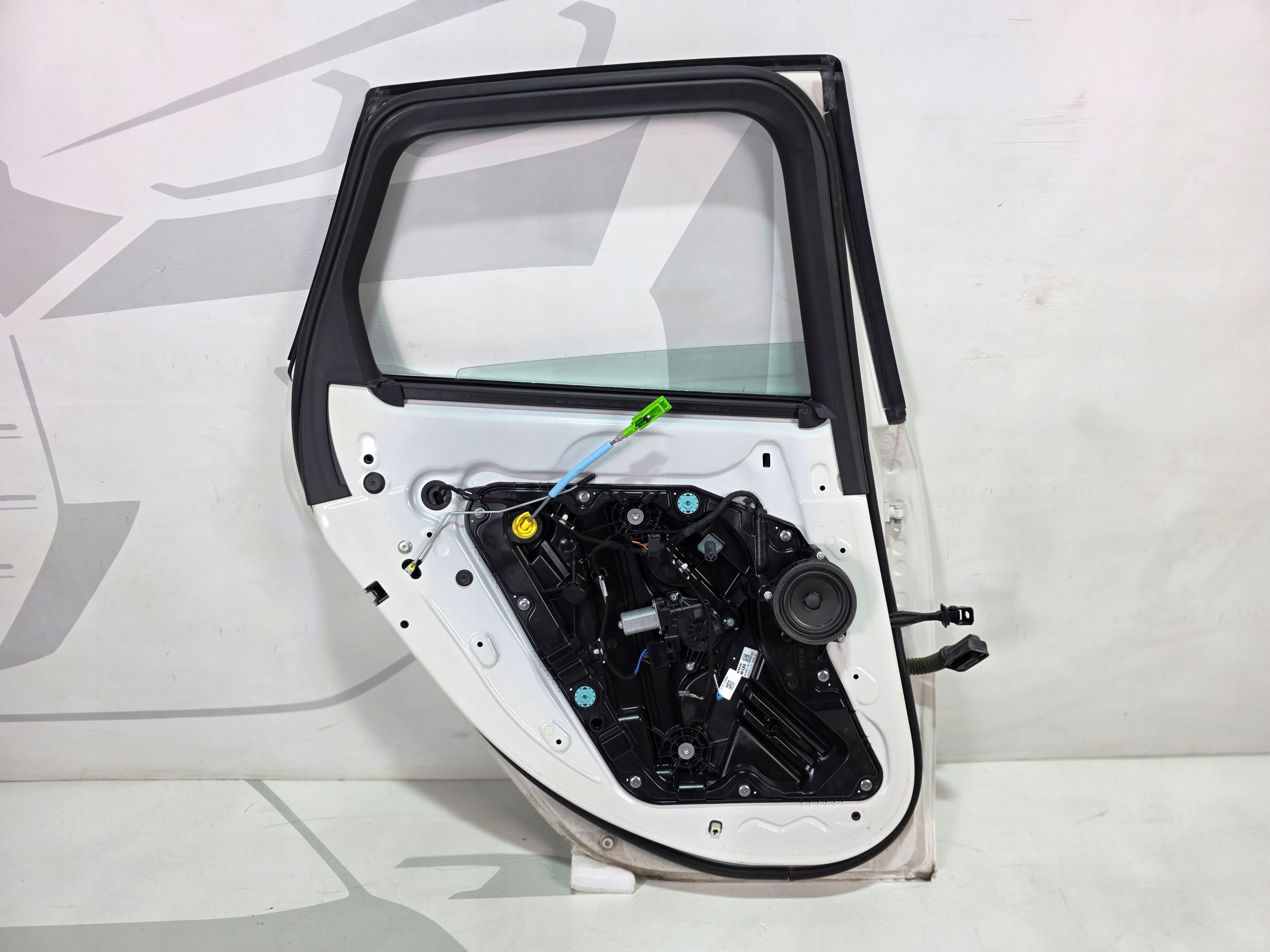 door left rear. BMW 2 U06 A300 ALPINWEISS
