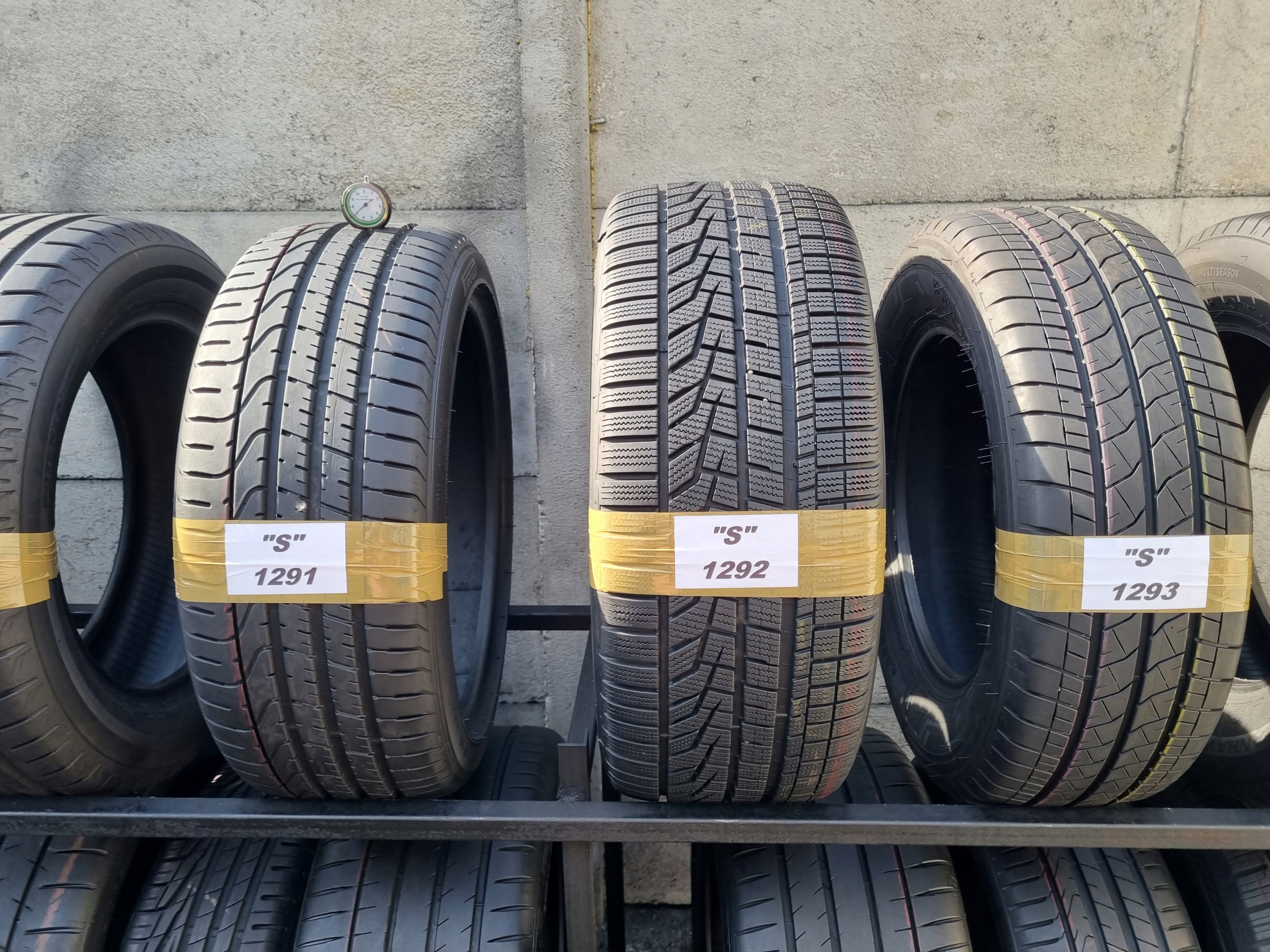 Hankook Winter i*cept evo2 255 45 19 104V MOE RSC