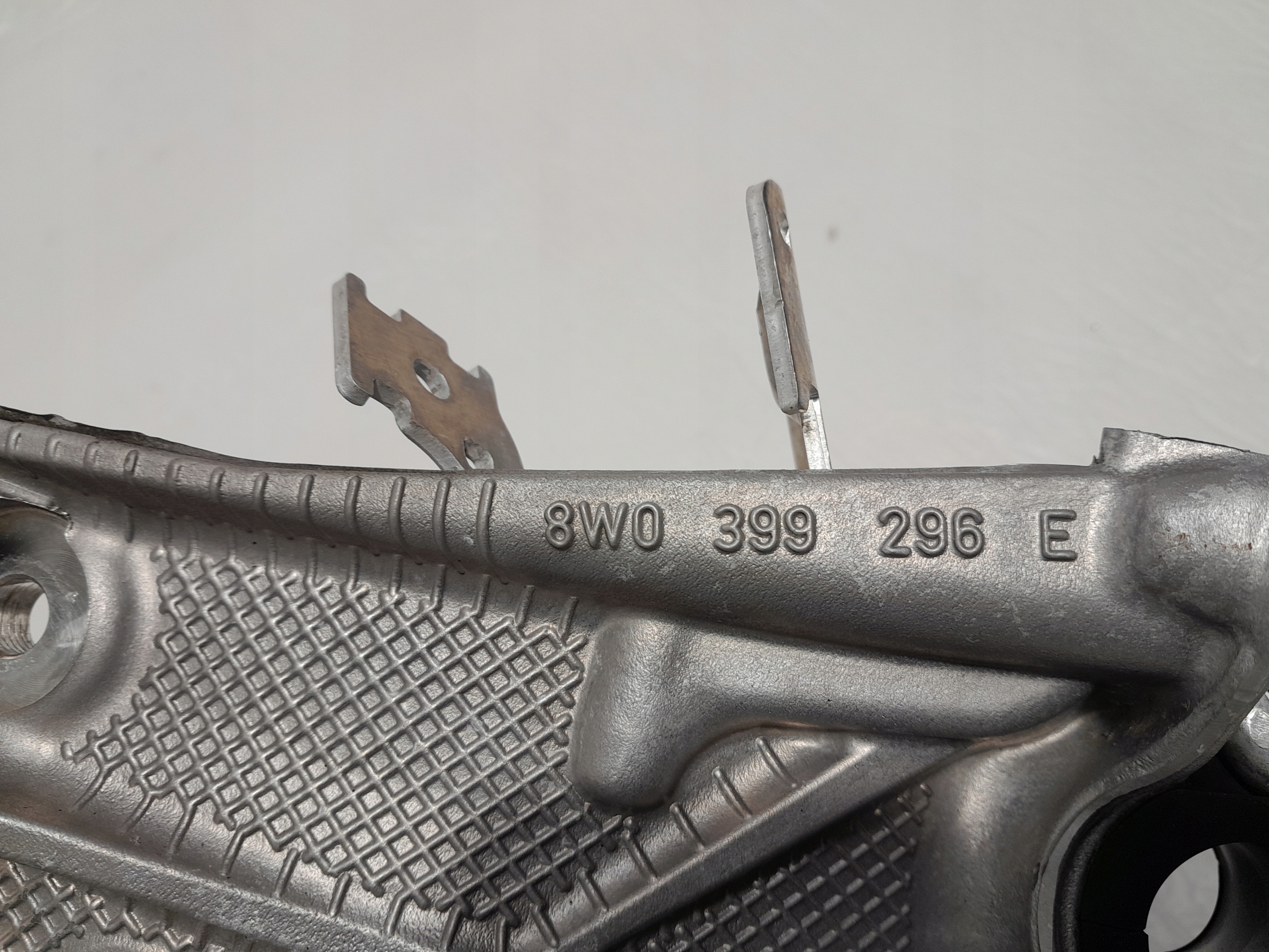 AUDI A4 B9 LIFT support holder WOZKA right 8W0399296E