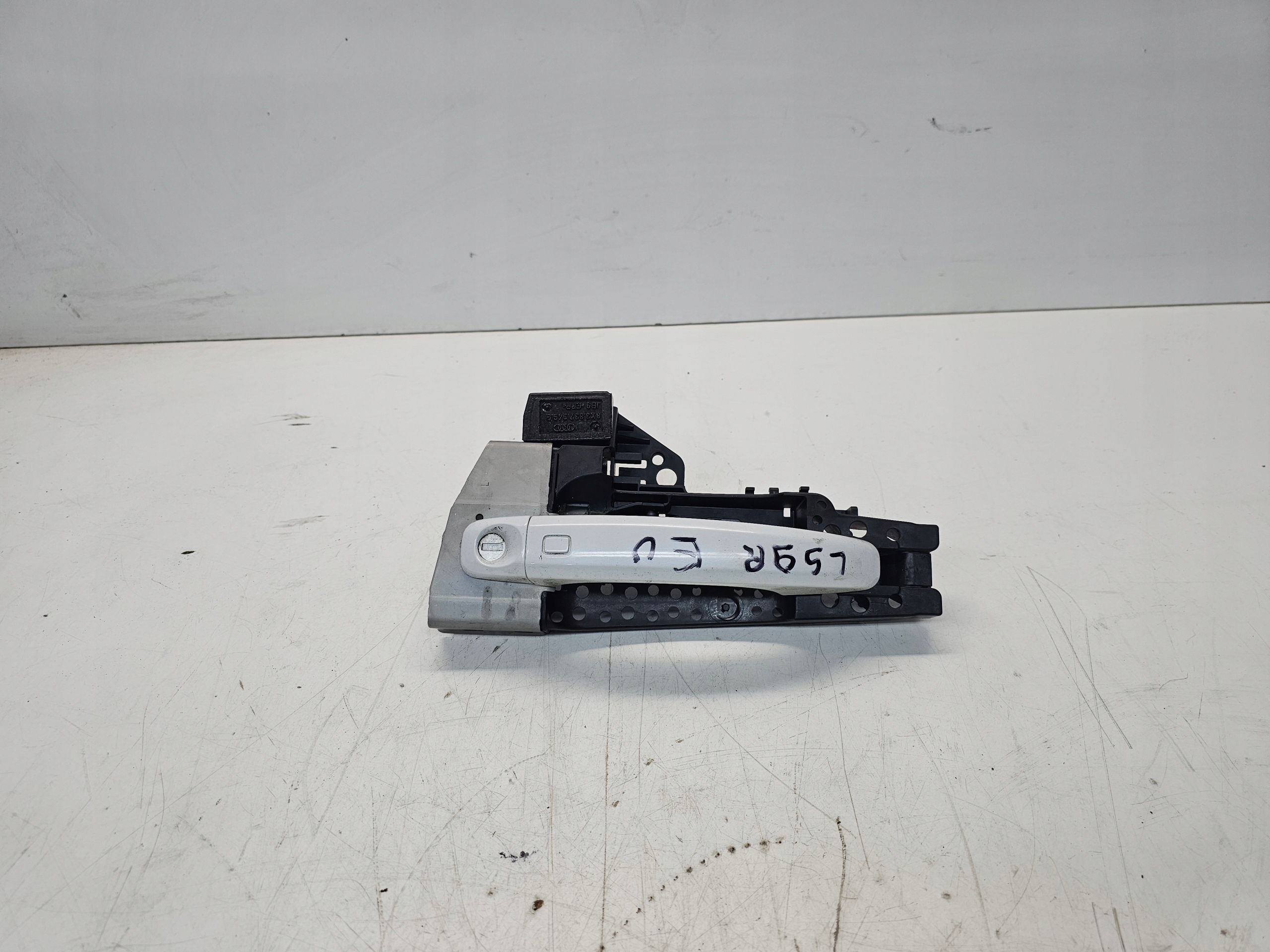 handle holder left front AUDI A1 A4 A5 Q5 8T1837885B LS9R