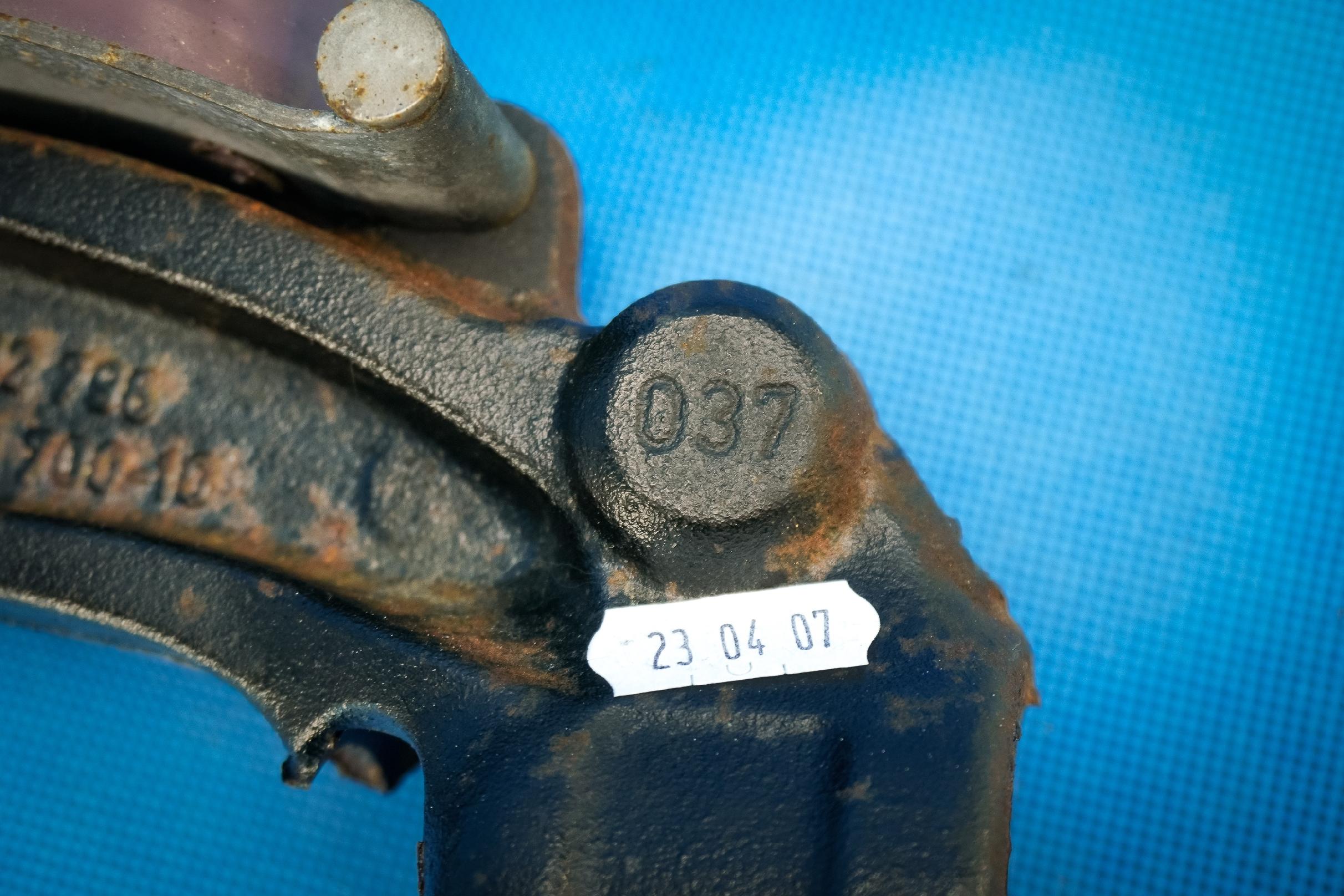 Widelec amortizera Audi A8 S8 4H 8R0413037C