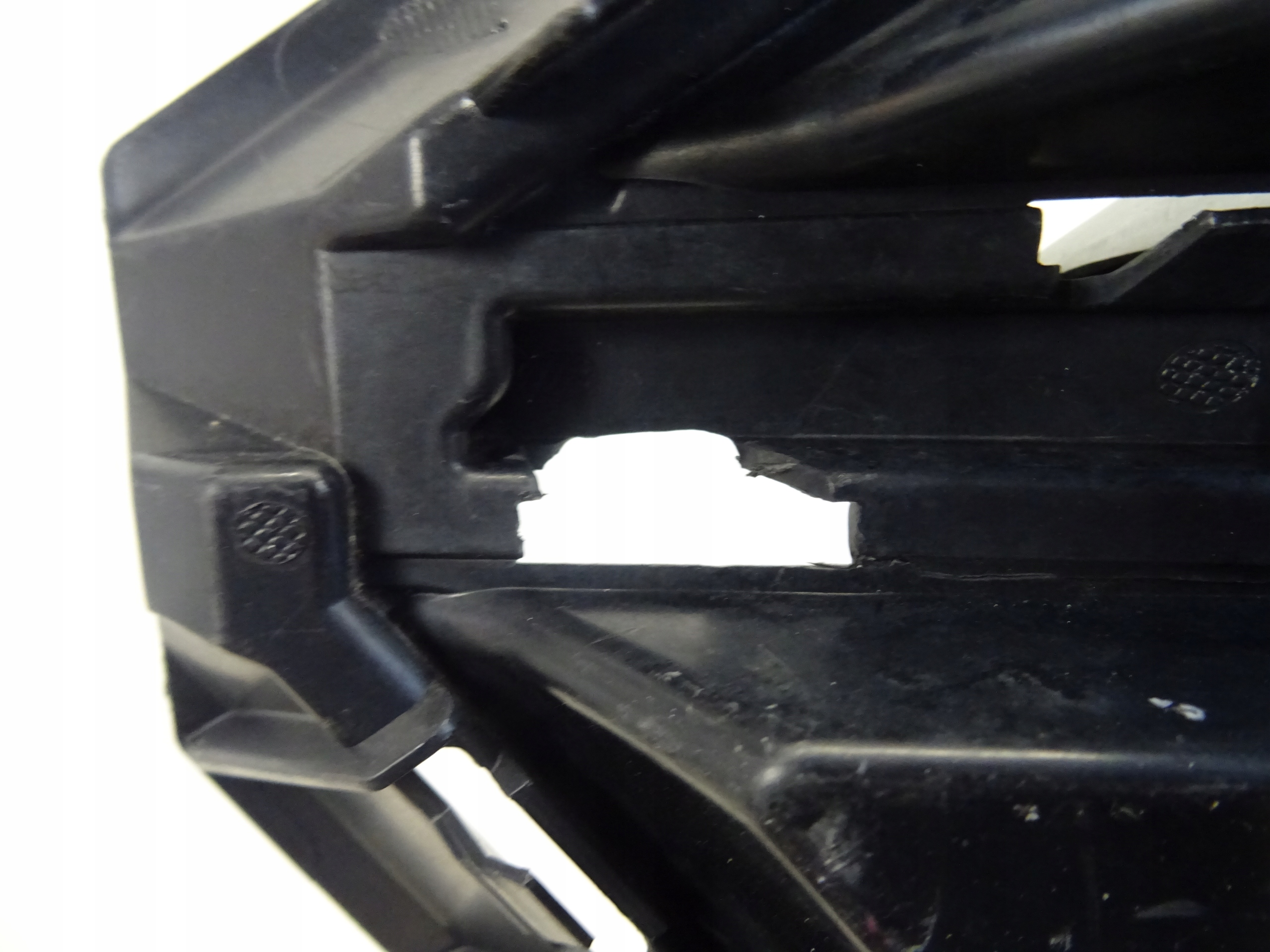 grid of a bumper front front left AUDI Q3 83A 83A807681D