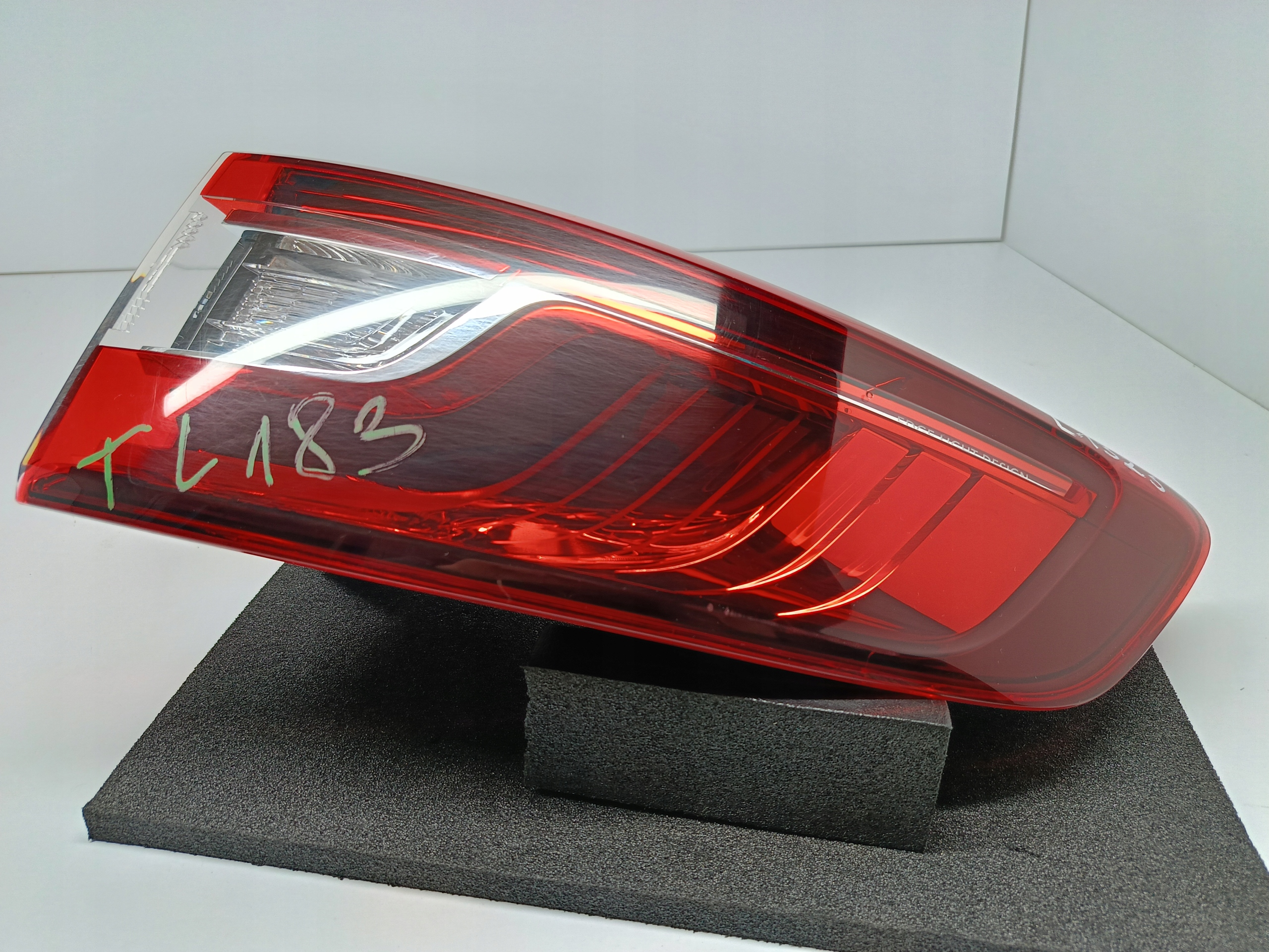 RENAULT MEGANE IV KOMBI 16- LAMPA PRAWA TYLNA PRAWY TYŁ LED 265501150R Typ samochodu 4x4/SUV Samochody dostawcze Samochody osobowe