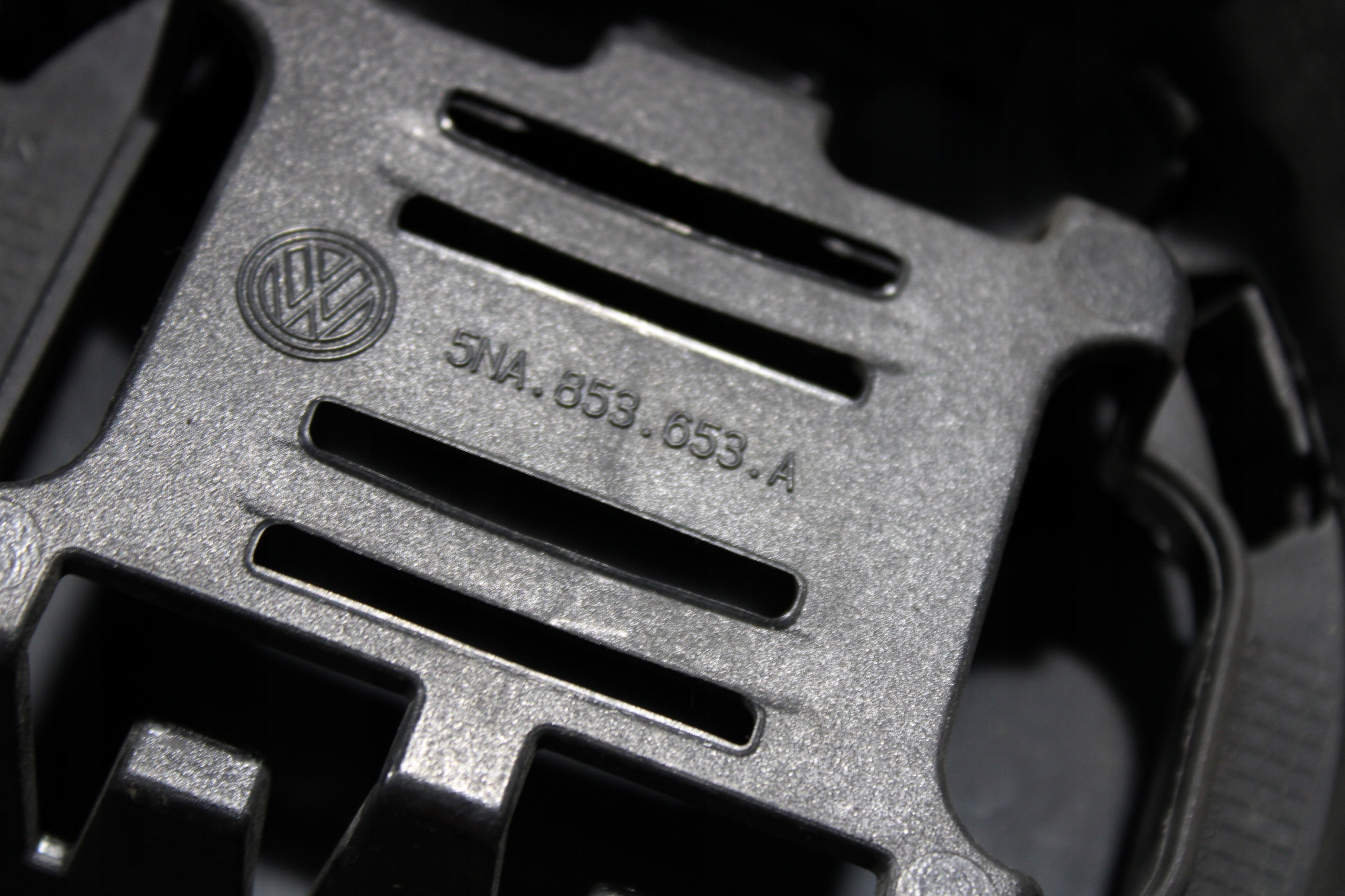 VW Tiguan Kühlergrill FRONTGRILL Kühlergitter 5NA853653A - Thumbnail 7
