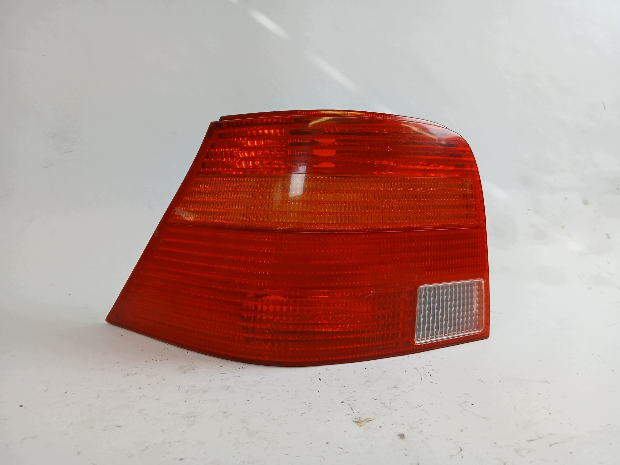 VW GOLF IV HB licht links heck