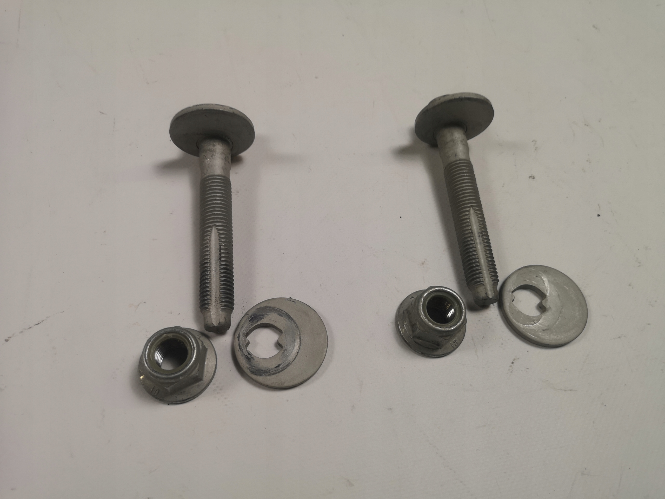 Schraube mimosrodowa des Querlenkers heck Ford Explorer 2020